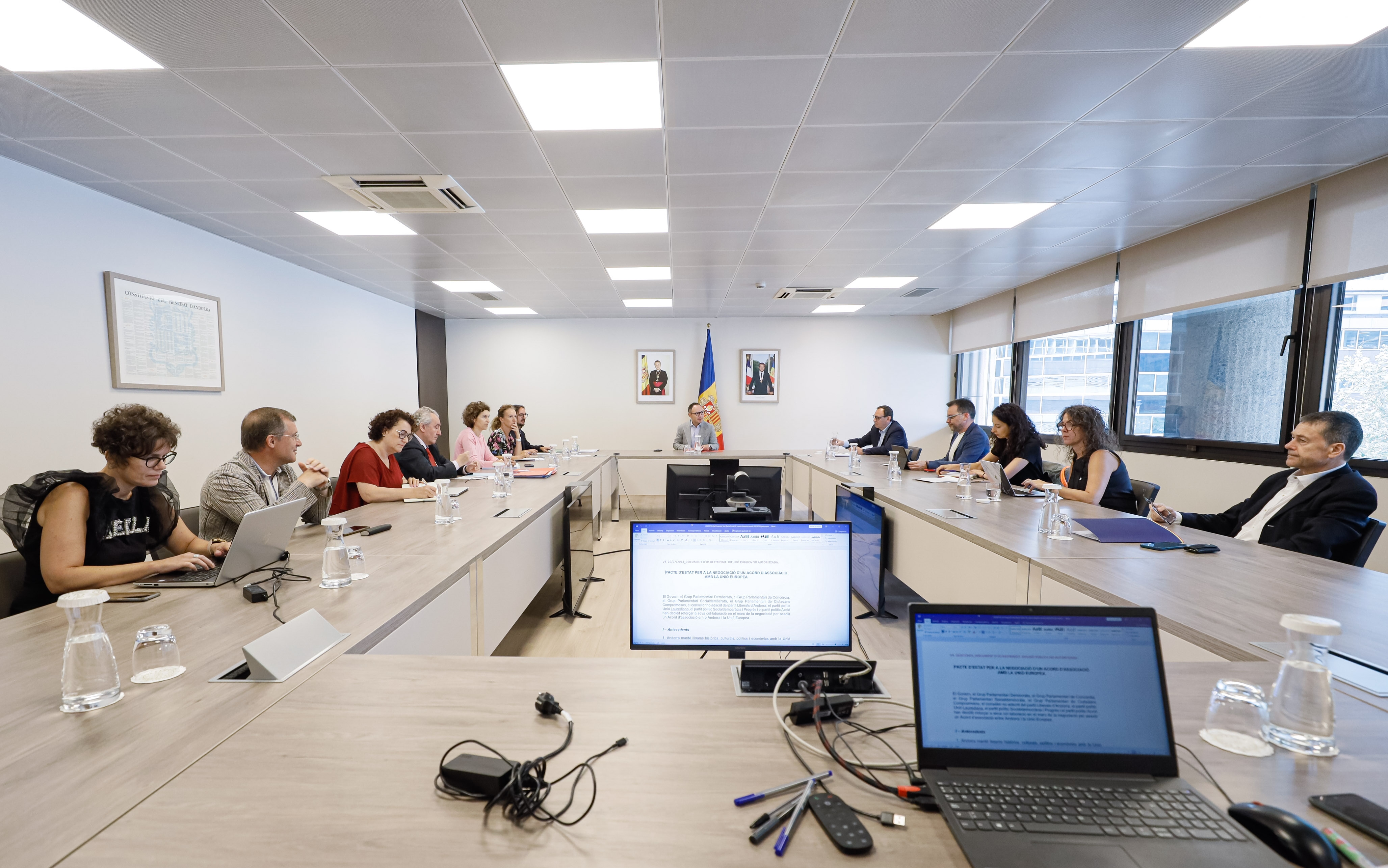 La majoria de les forces polítiques rubriquen el Pacte d’Estat per a la negociació de l’Acord d’associació amb la Unió Europea