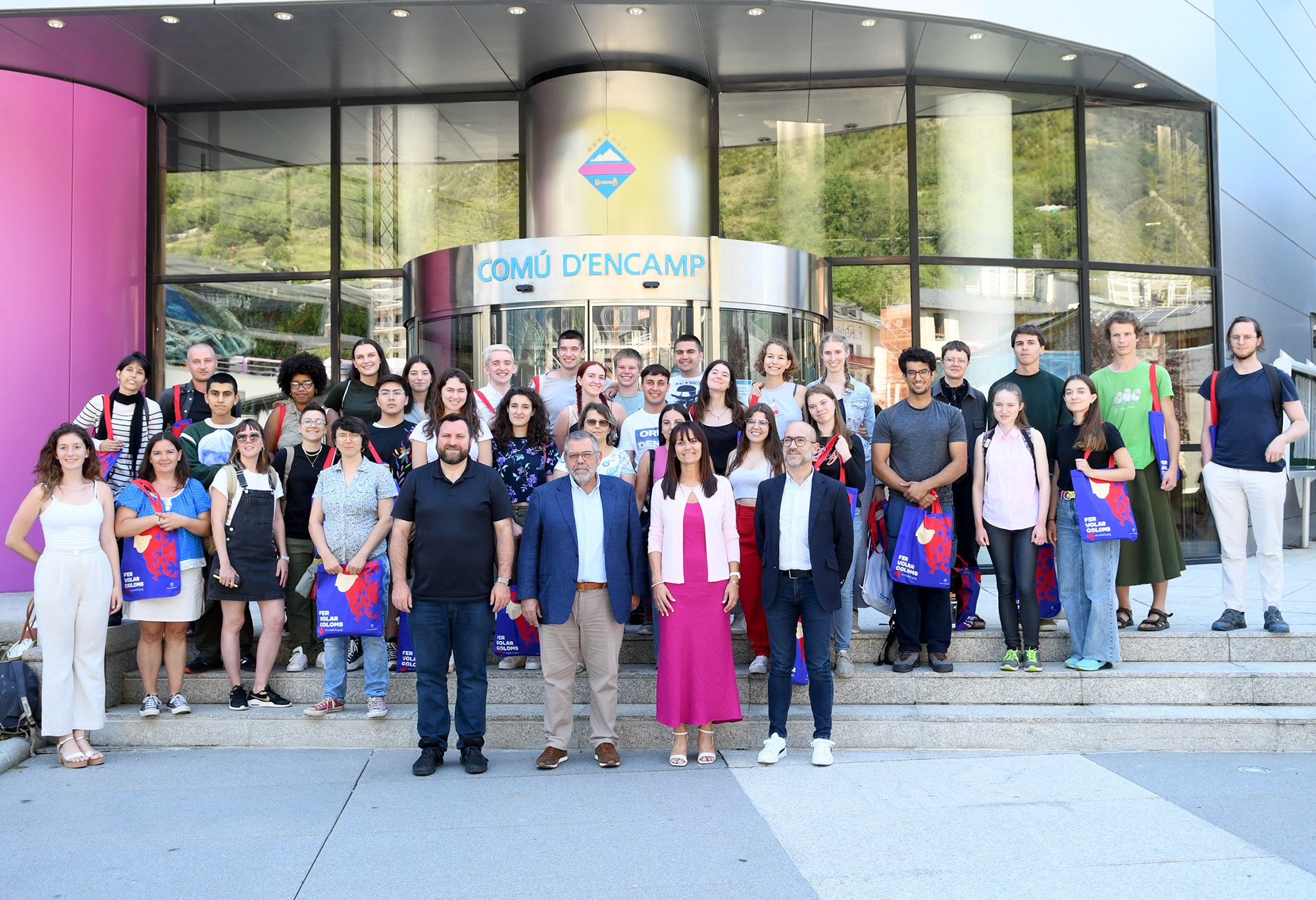 Els trenta joves participants del XXII Campus universitari de la llengua catalana arriben a Encamp