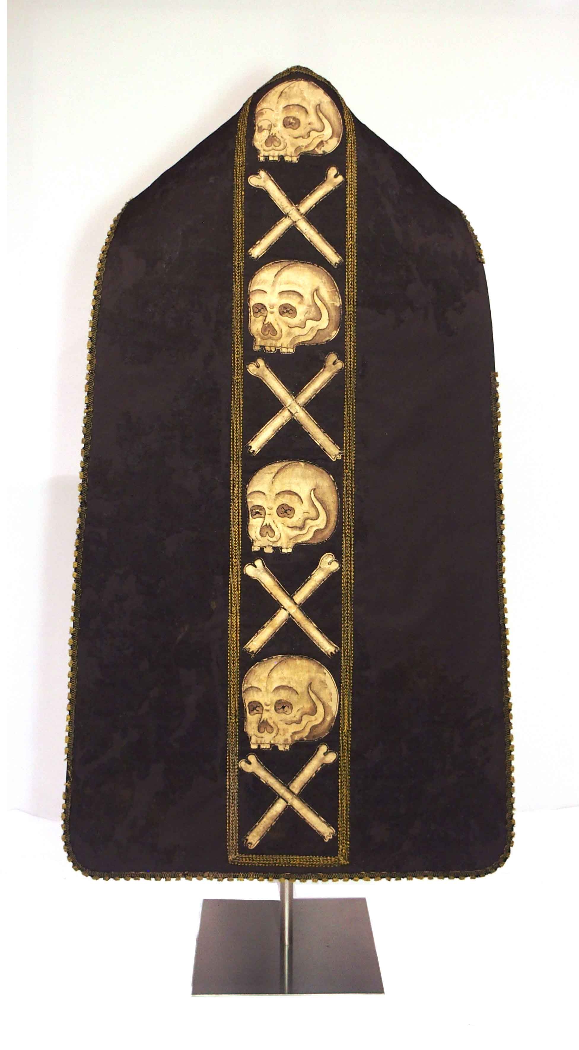 Última setmana per poder visitar la casulla mortuòria de Sant Martí de la Cortinada del segle XVII, a l’Hotel Rosaleda