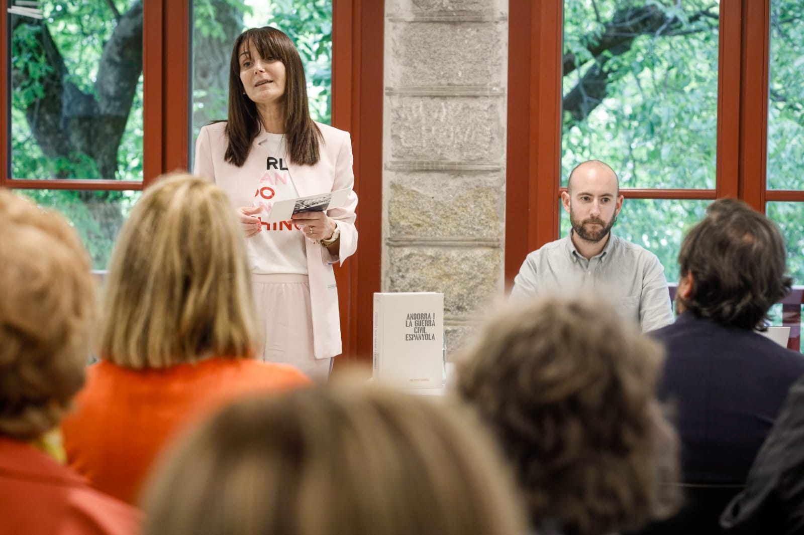 Chica explica la transformació d’Andorra durant la primera meitat del segle XX a la segona conferència de divulgació del Relat Històric