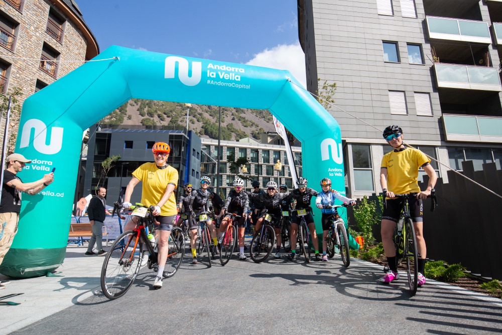 400 persones celebren el Dia Mundial de la Bicicleta amb una pedalada popular