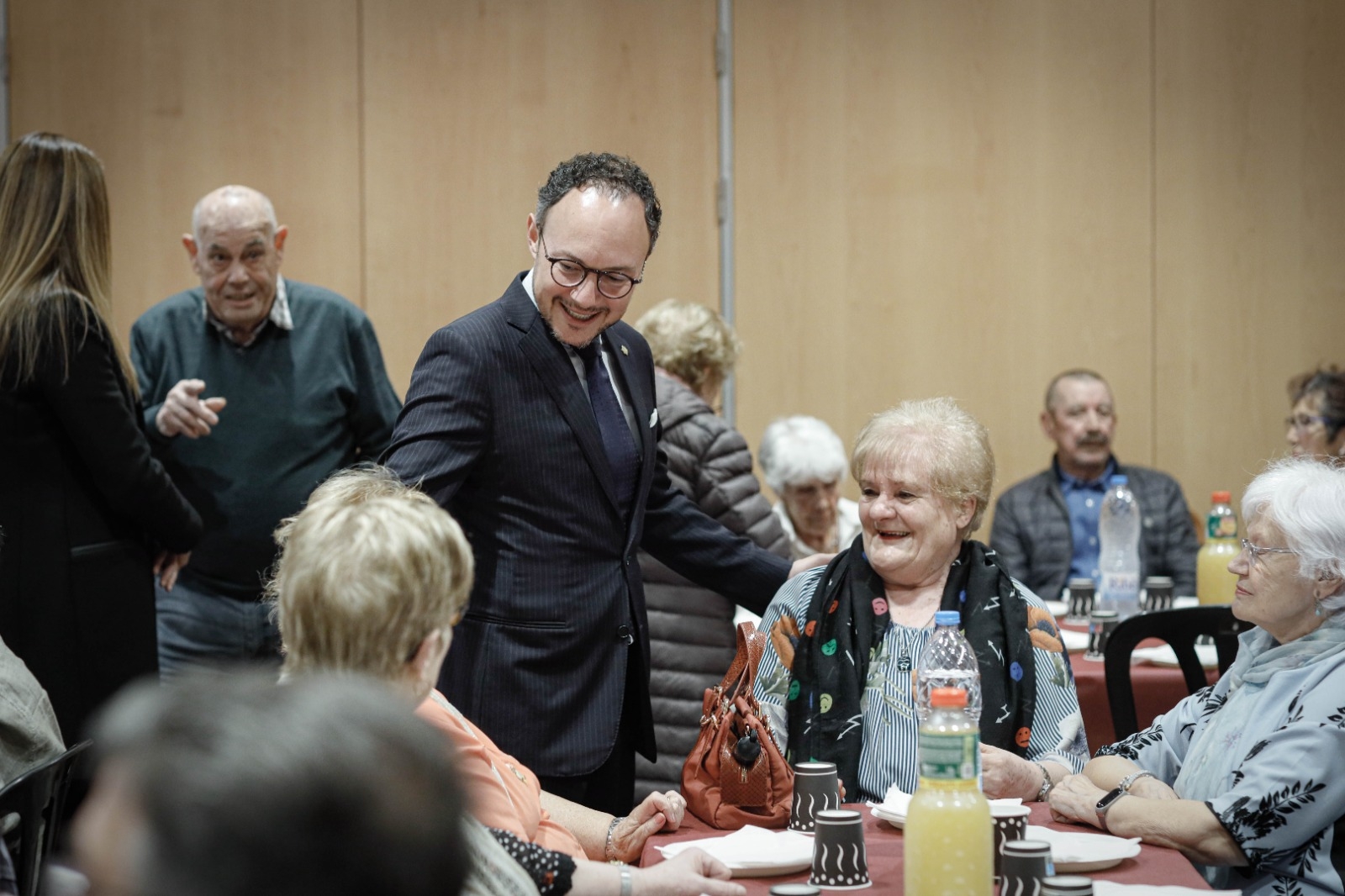 El cap de Govern anuncia que el servei de podologia es posarà en funcionament aquest estiu