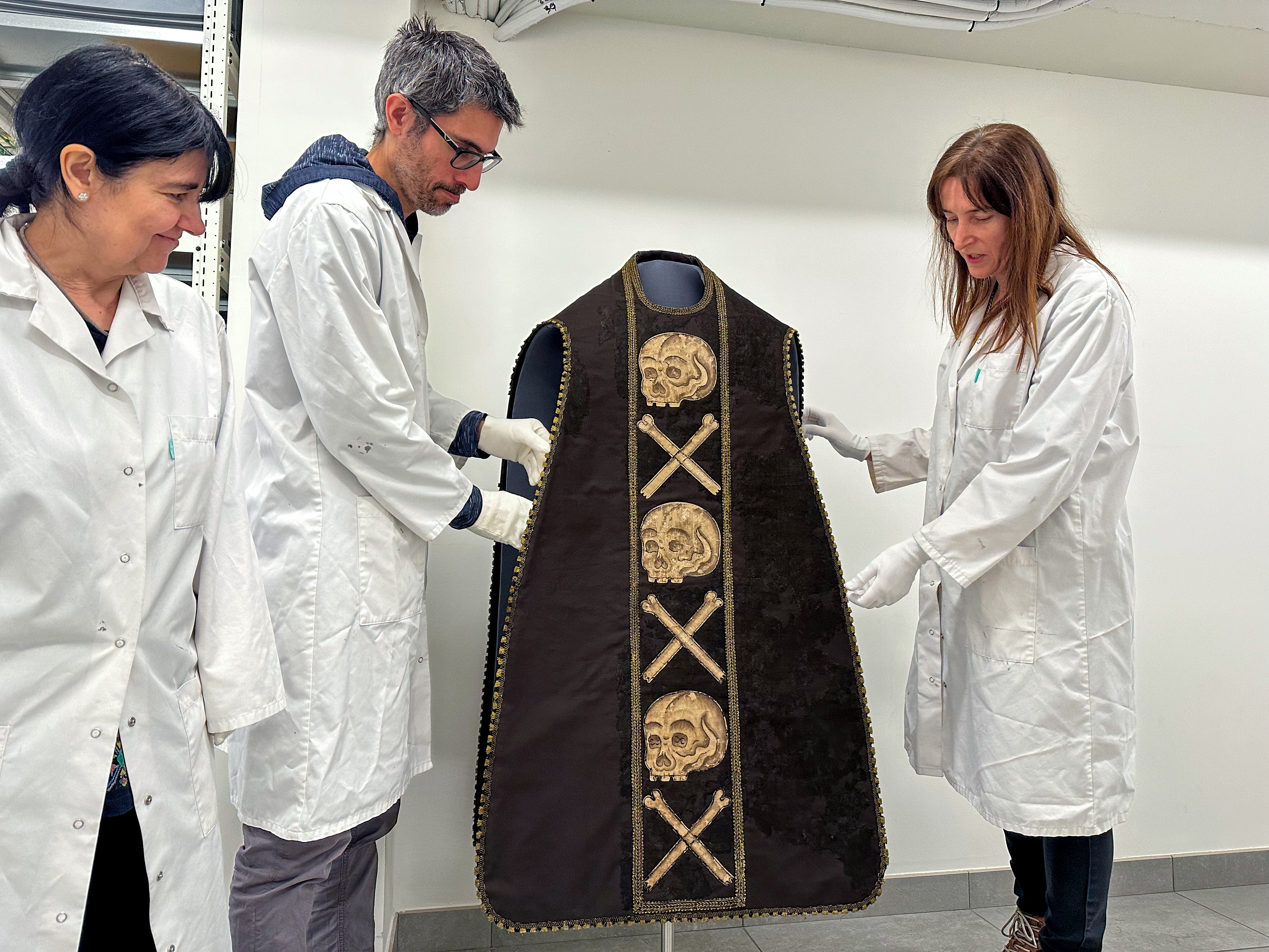 La casulla de Sant Martí de la Cortinada torna a Andorra després de ser restaurada gràcies al procés de participació ciutadana