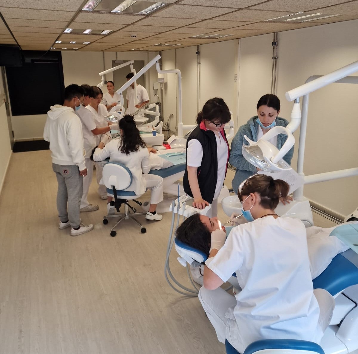 Noves instal·lacions per als estudiants en Tècnic en Cures Auxiliars d’Infermeria