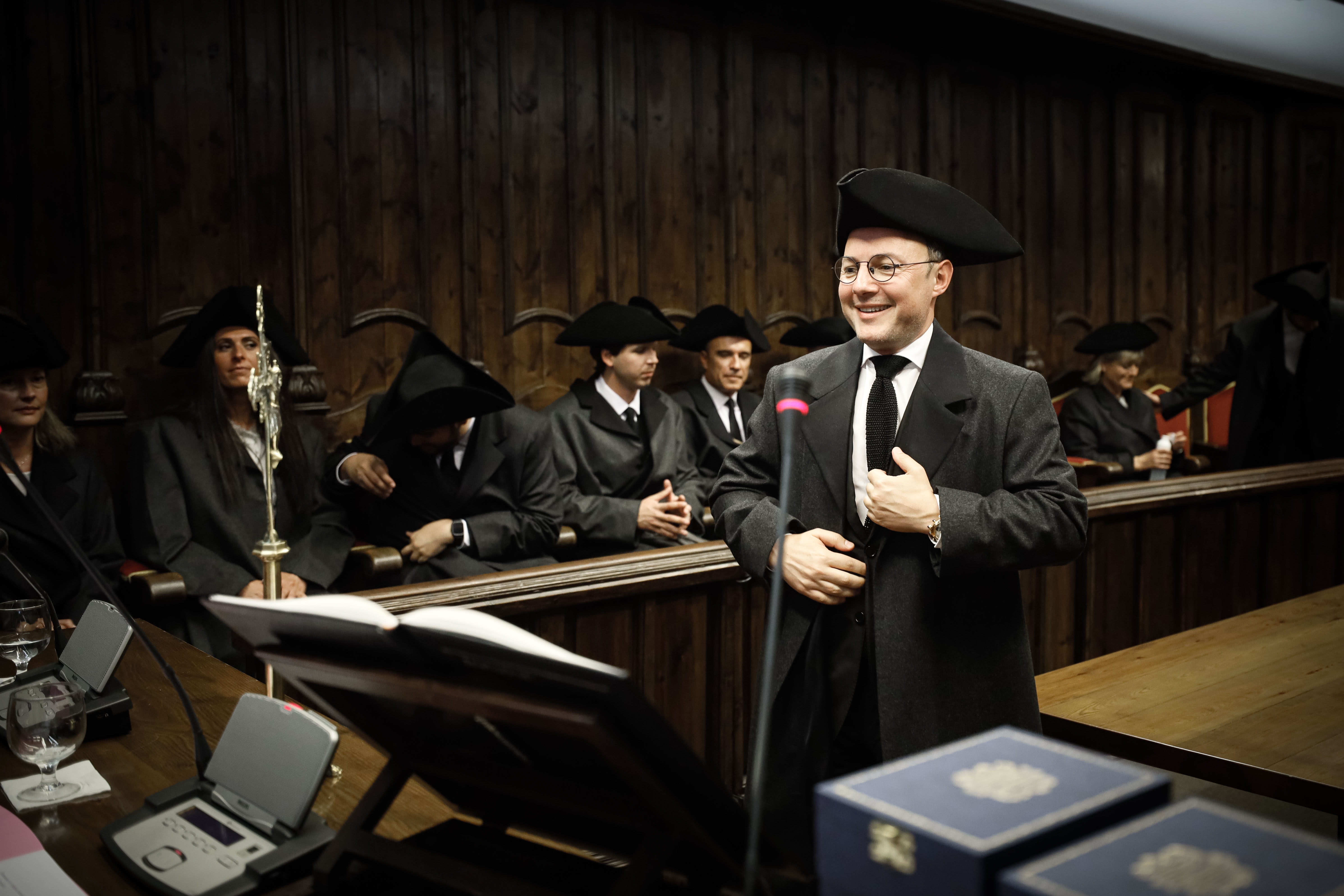 S’aprova la delegació de les facultats del càrrec de cap de Govern en funcions i del cessament dels ministres en funcions elegits en les eleccions generals