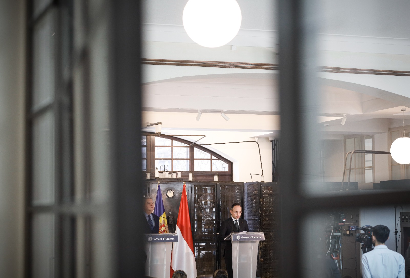 Espot i Dartout defensen la necessitat d’explicar conjuntament les particularitats dels petits estats en l’acord d’associació amb la UE