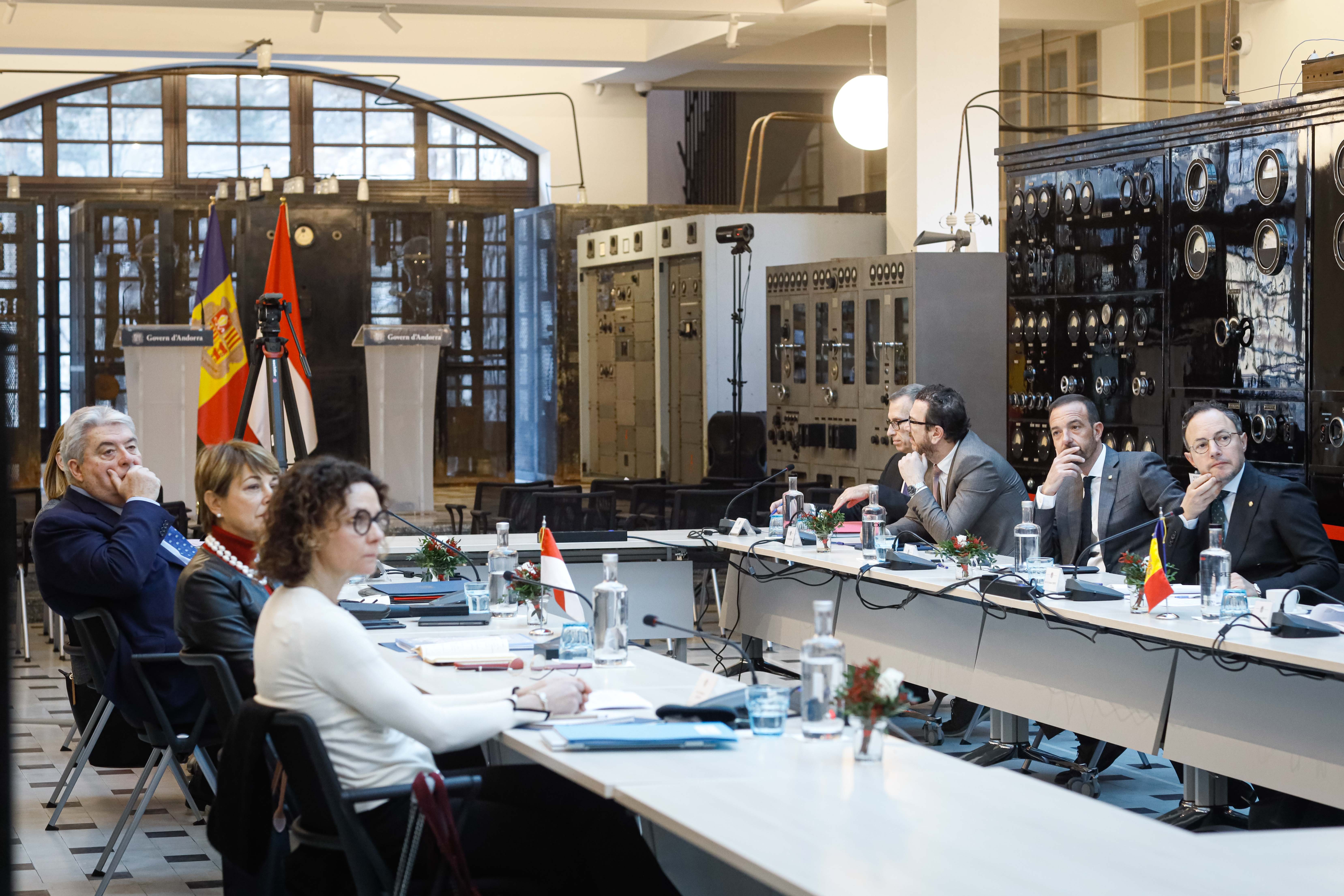 Espot i Dartout defensen la necessitat d’explicar conjuntament les particularitats dels petits estats en l’acord d’associació amb la UE