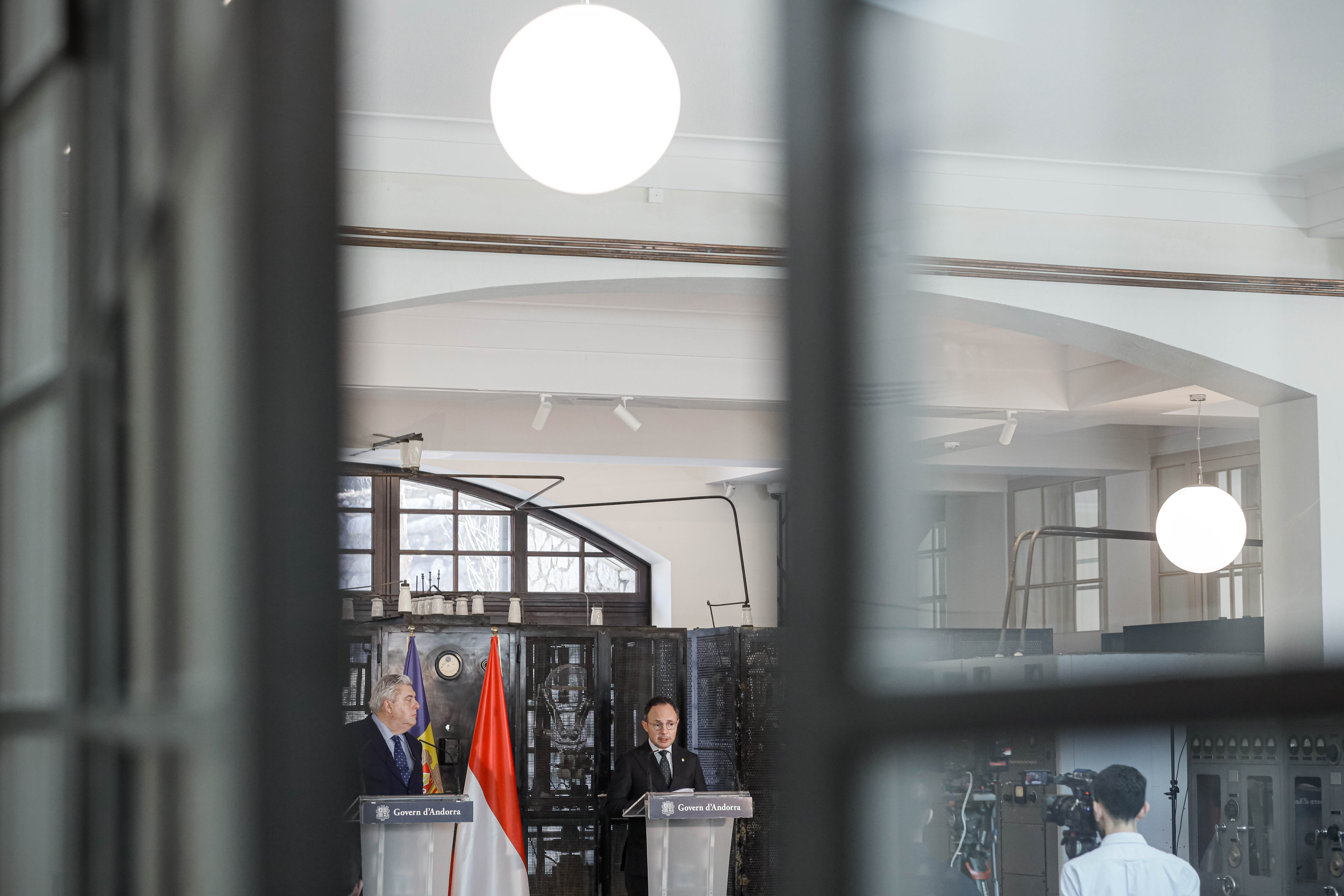 Espot i Dartout defensen la necessitat d’explicar conjuntament les particularitats dels petits estats en l’acord d’associació amb la UE