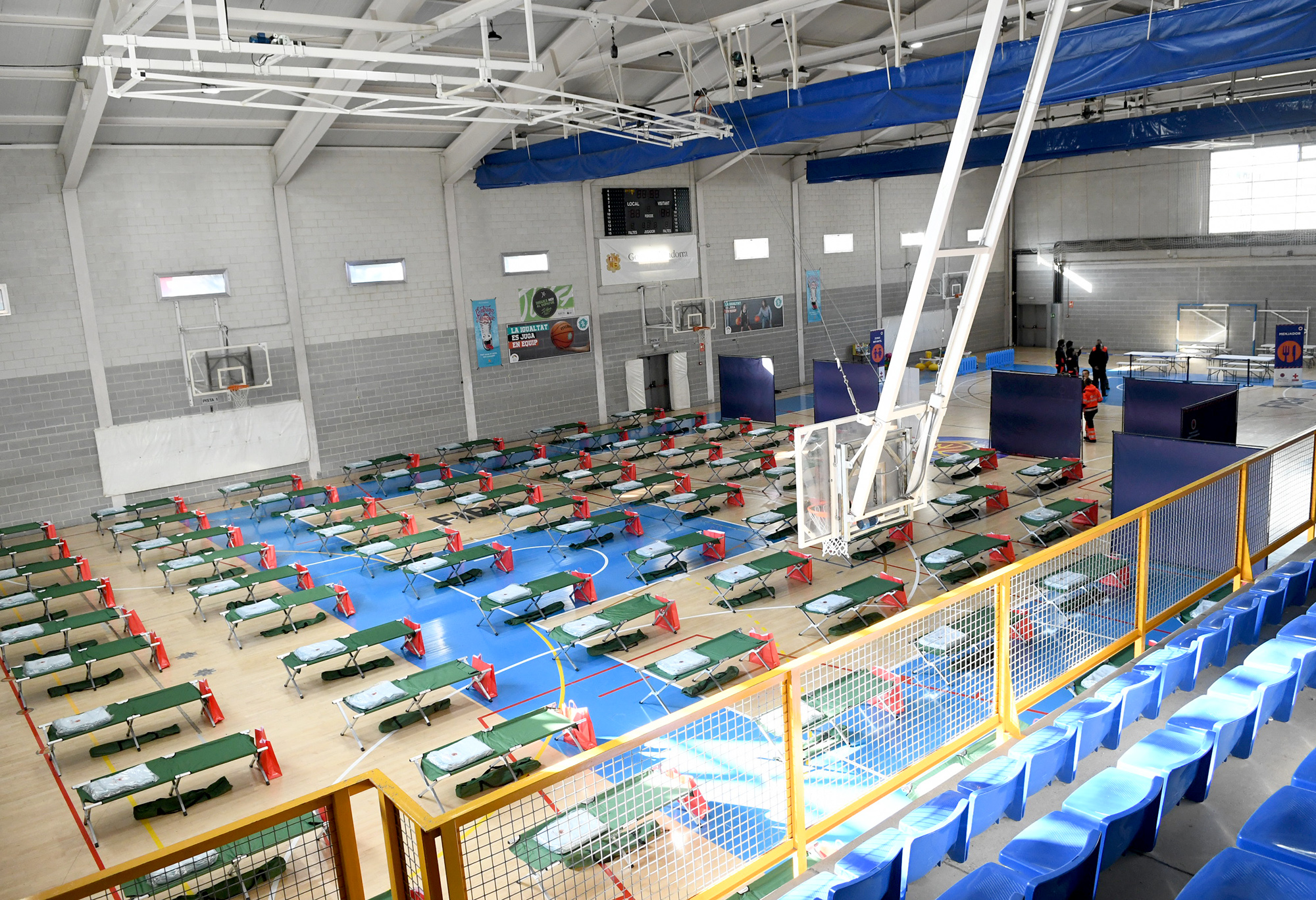 Acord entre els ministeris de Justícia i Interior i de Cultura i Esports per utilitzar el Pavelló Joan Alay com a alberg provisional per casos d’emergència