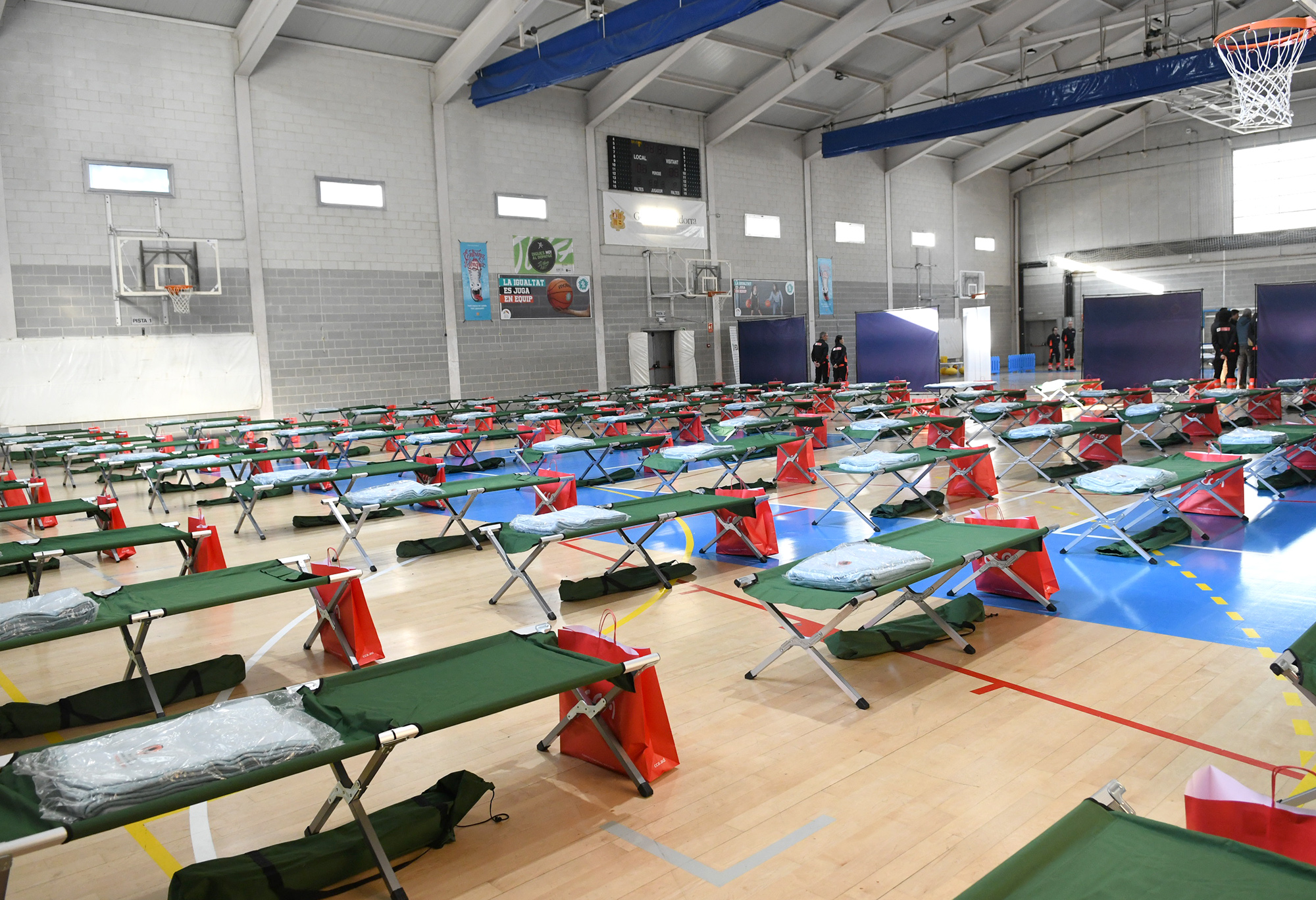 Acord entre els ministeris de Justícia i Interior i de Cultura i Esports per utilitzar el Pavelló Joan Alay com a alberg provisional per casos d’emergència