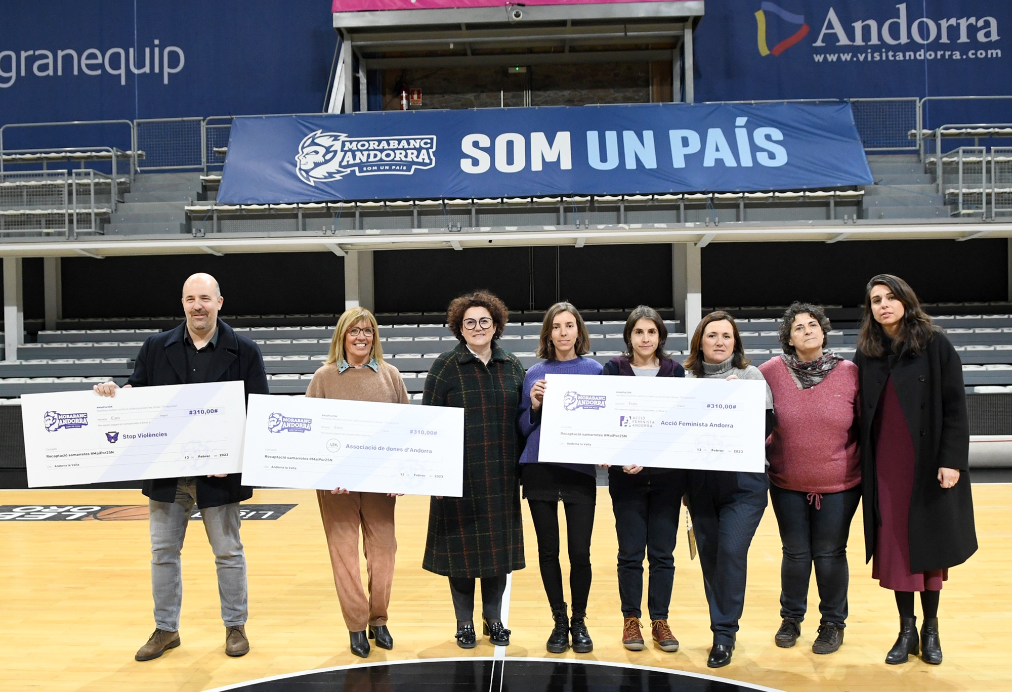 La ministra Pallarés entrega la recaptació econòmica de la campanya del 25N a les associacions de dones del país