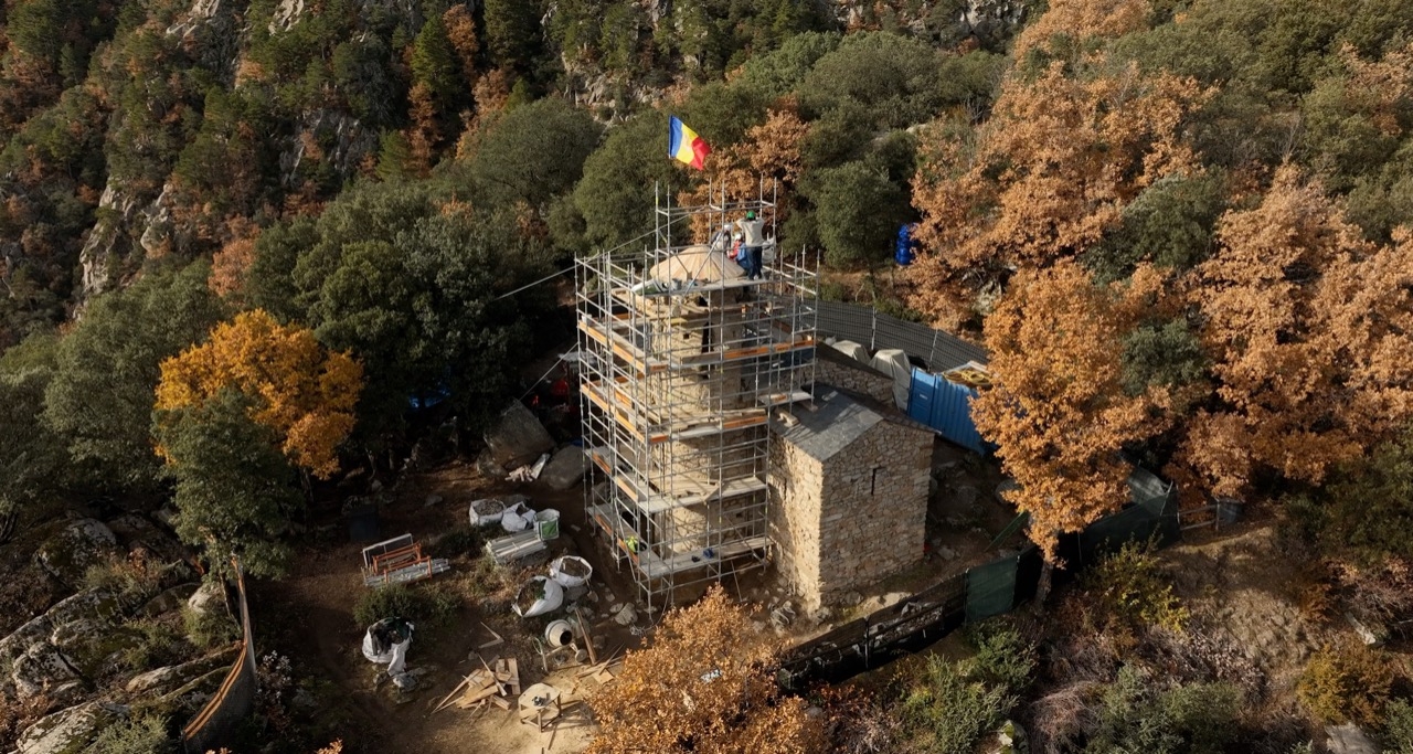 Finalitza l’aixecament del campanar de l’església de Sant Vicenç d’Enclar