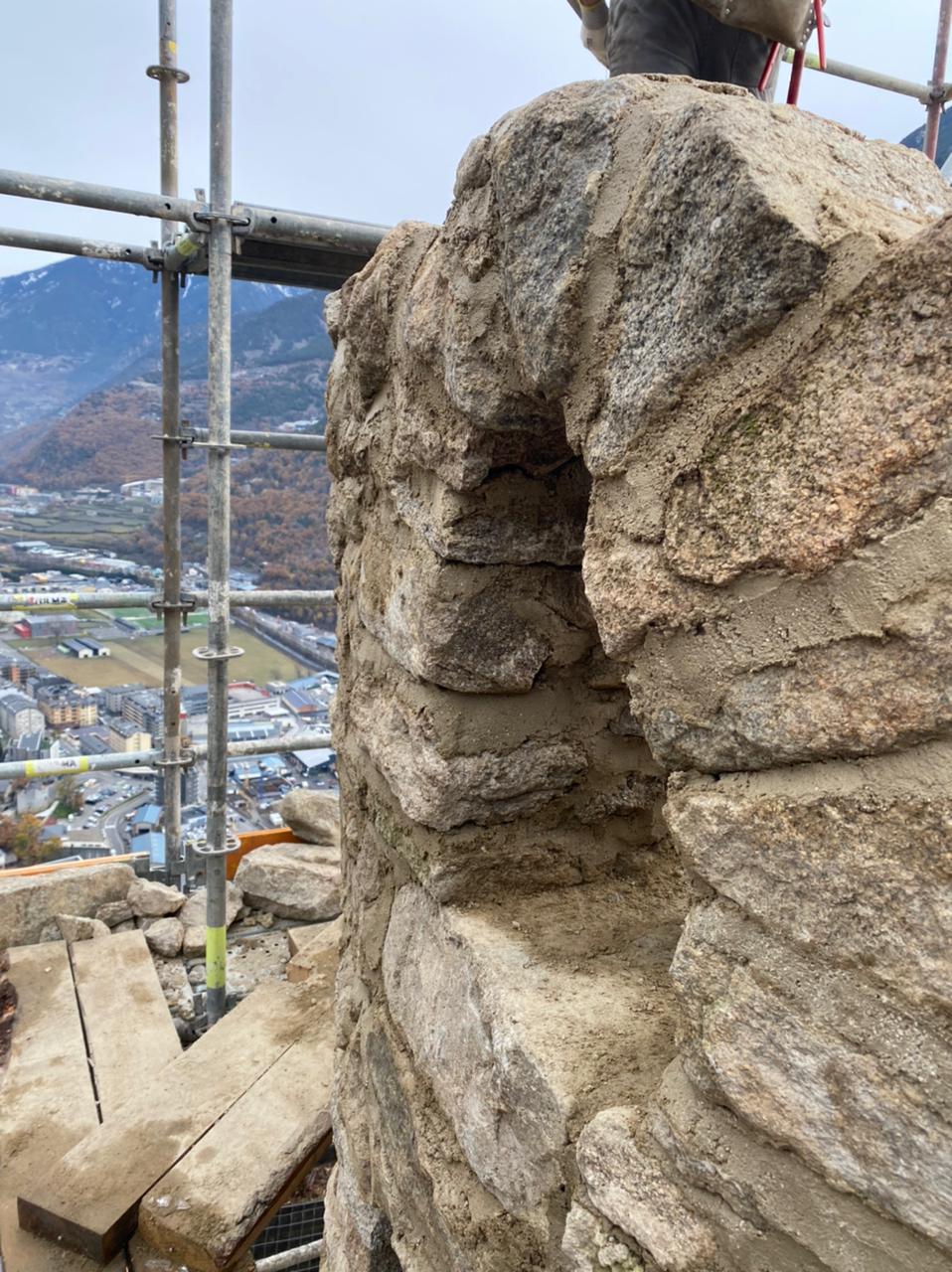 Finalitza l’aixecament del campanar de l’església de Sant Vicenç d’Enclar