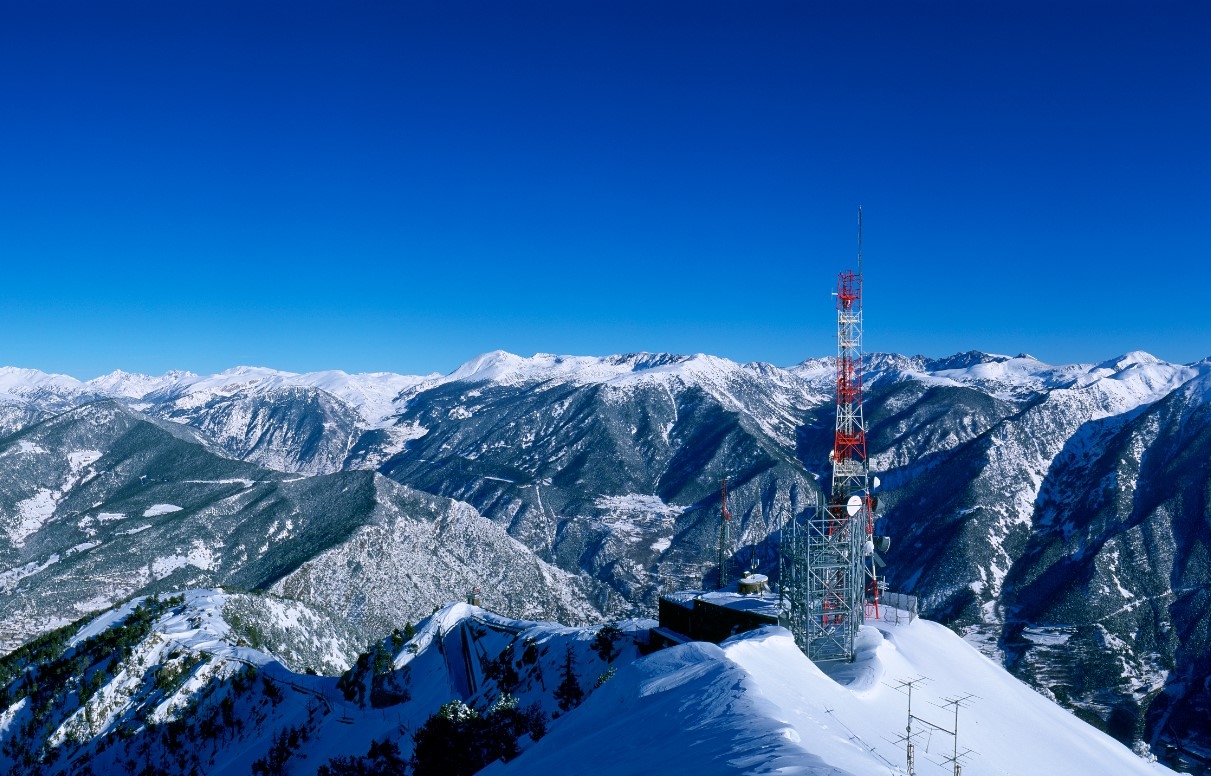 Andorra Telecom instal·la un innovador parallamps a Carroi.