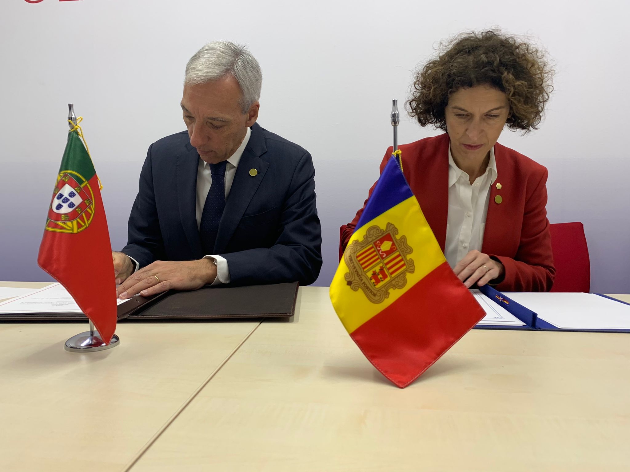 Maria Ubach es troba amb el ministre d’Afers Exteriors de Portugal, João Gomes Cravinho