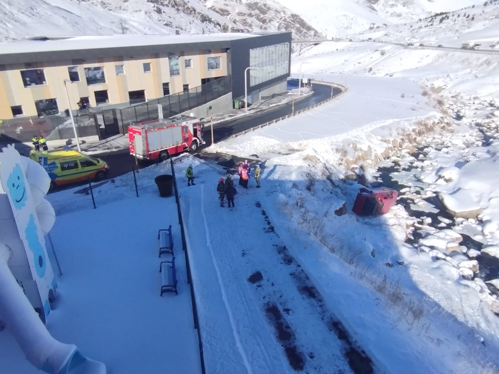 Una trentena d’efectius participen al simulacre transfronterer de vessament de productes contaminants al riu Arieja, al Pas de la Casa