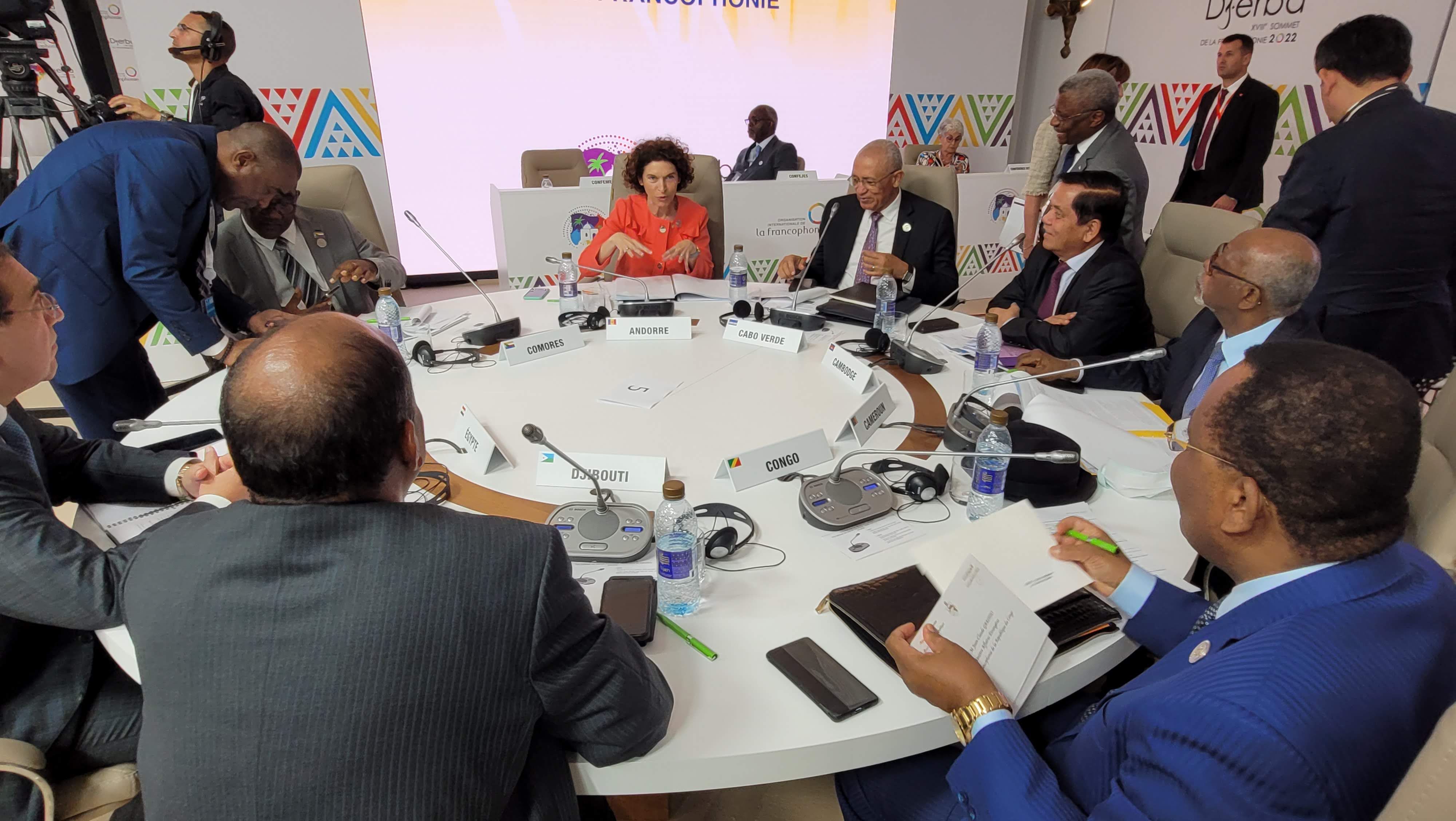 La ministra Ubach modera la primera taula rodona de la 18a Cimera de caps d’Estat i de Govern de la Francofonia