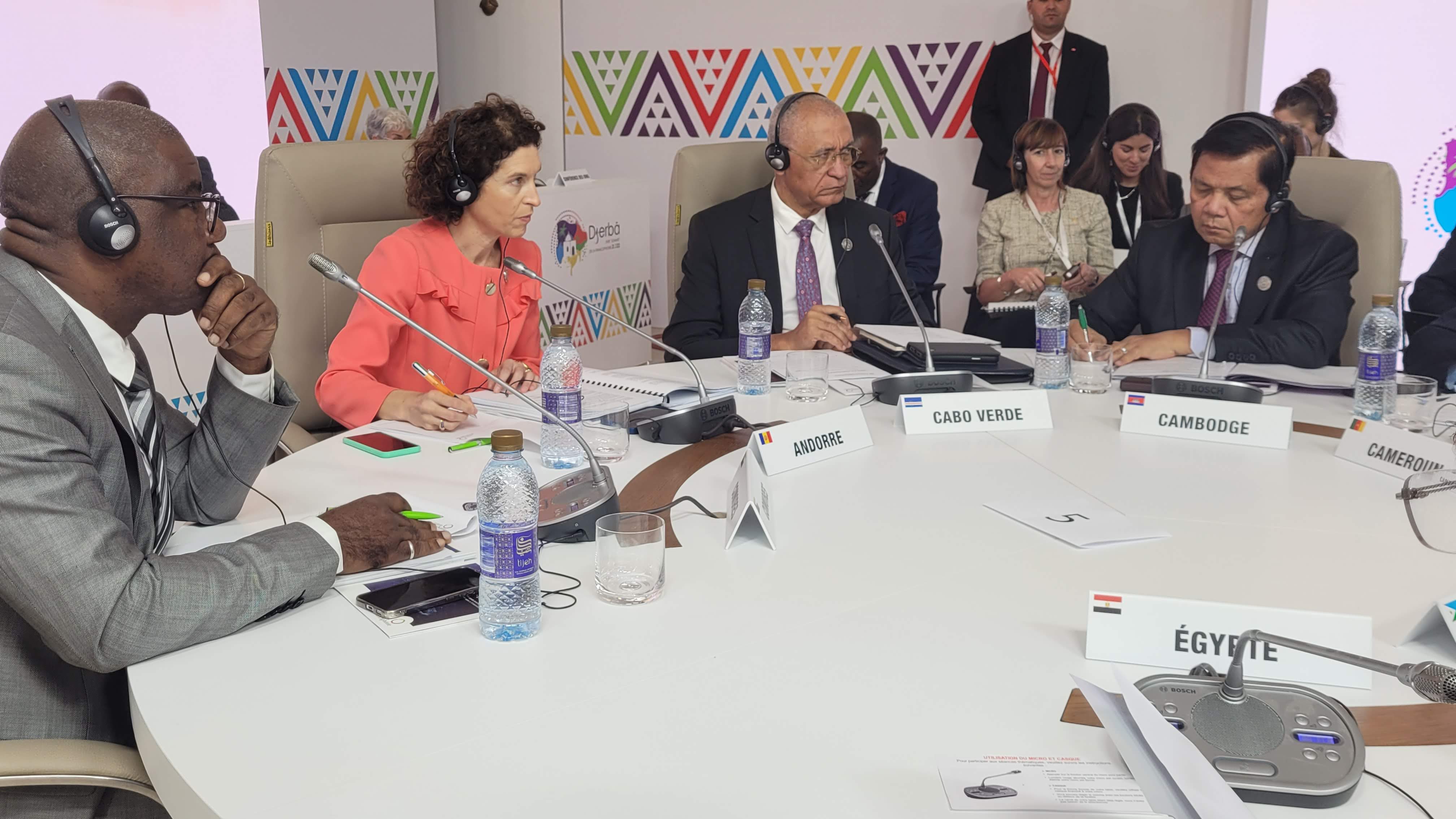 La ministra Ubach modera la primera taula rodona de la 18a Cimera de caps d’Estat i de Govern de la Francofonia