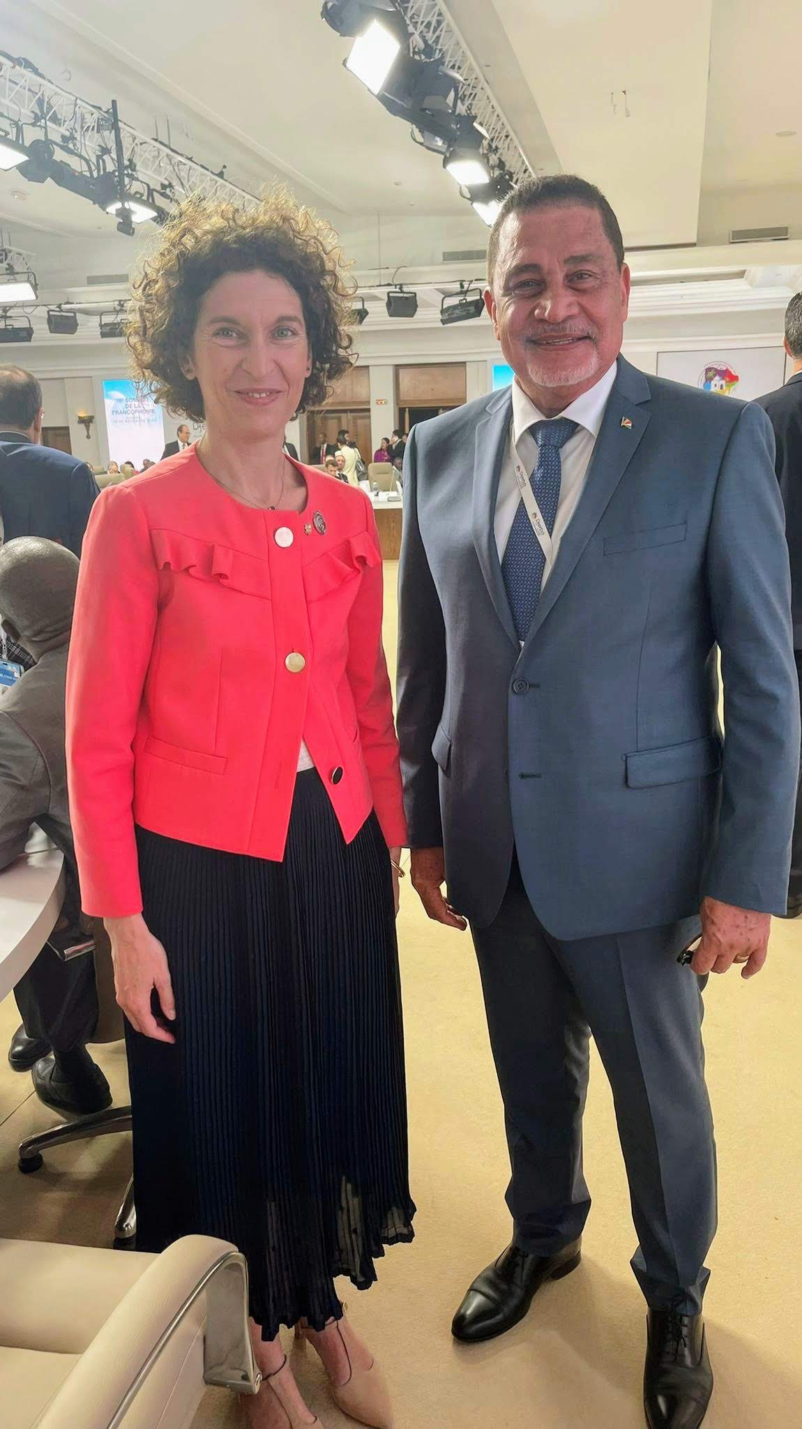 La ministra Ubach modera la primera taula rodona de la 18a Cimera de caps d’Estat i de Govern de la Francofonia