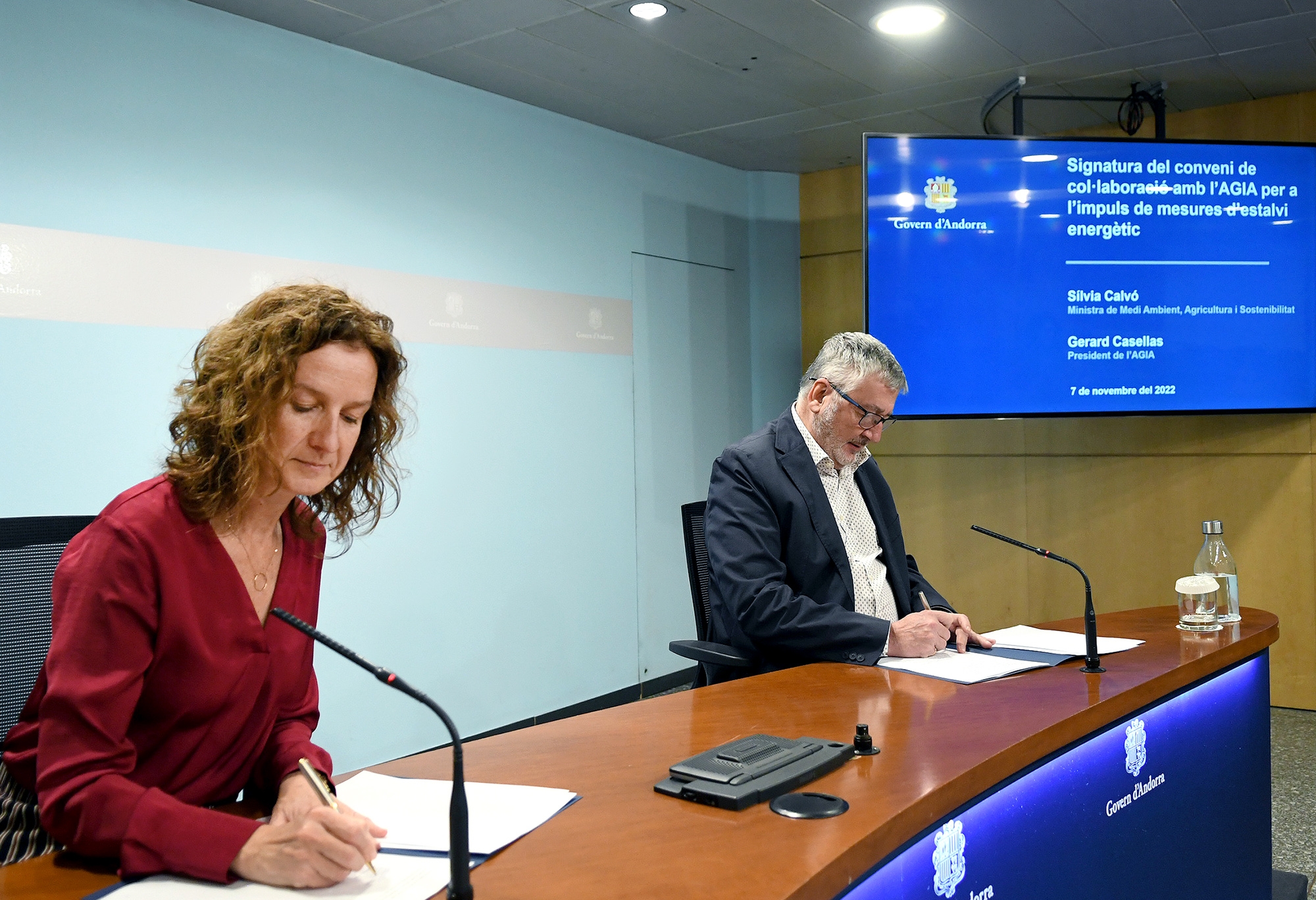 Medi Ambient i l’AGIA signen un conveni per implementar mesures d’estalvi energètic