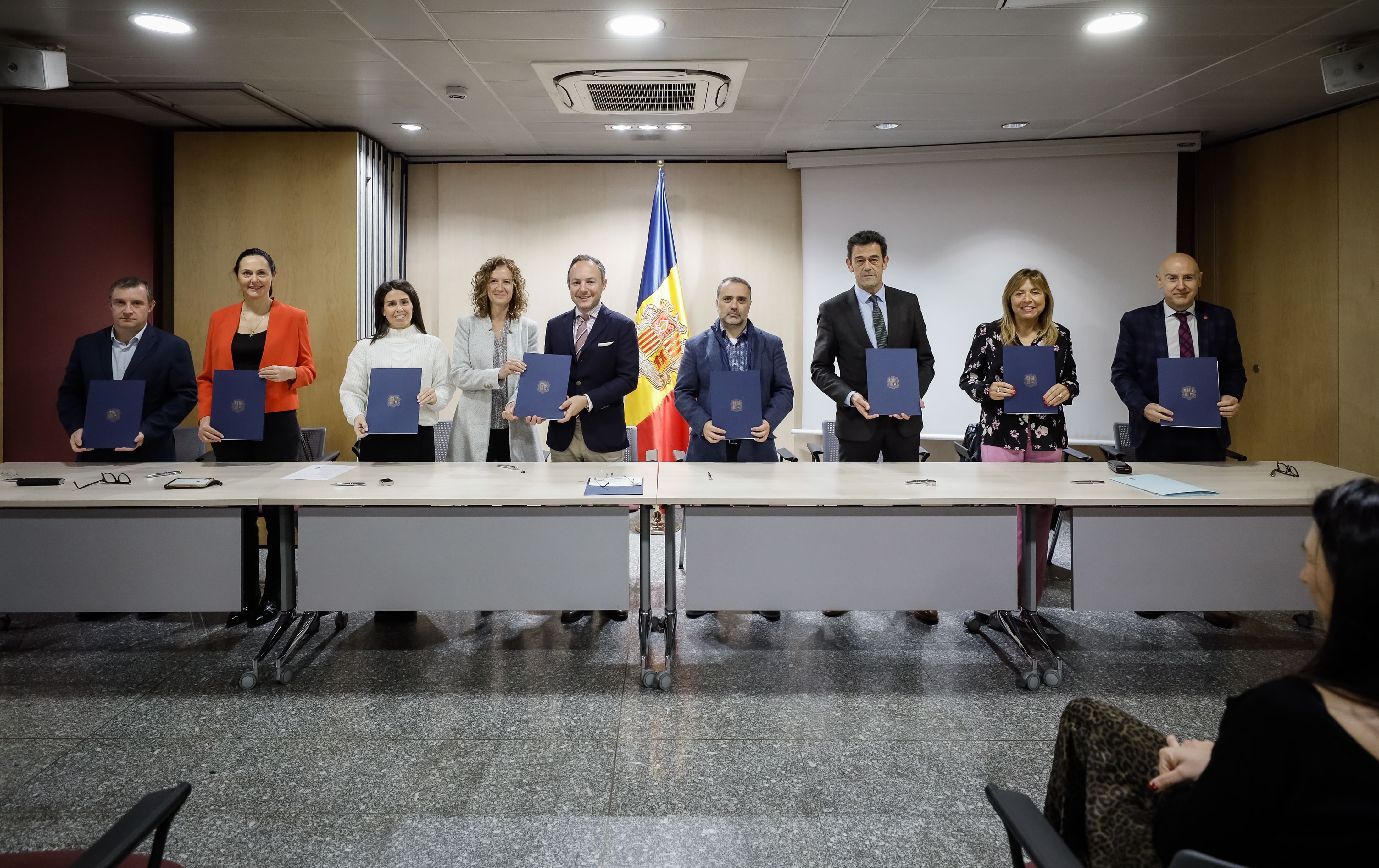 El Govern i els comuns signen el conveni de col·laboració per impulsar i implementar mesures d’estalvi energètic