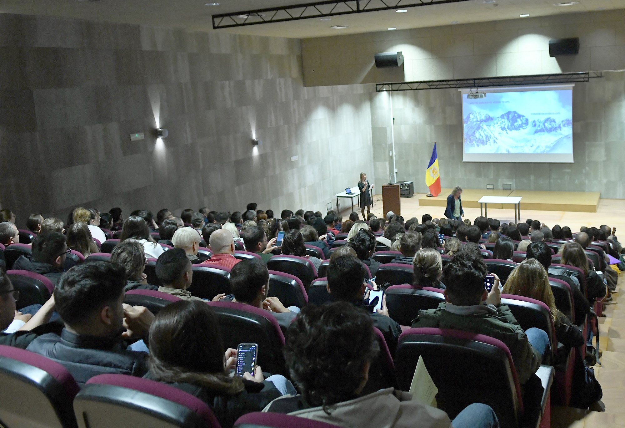 La cinquena edició del Job Meeting aplega 16 empreses i 160 aspirants