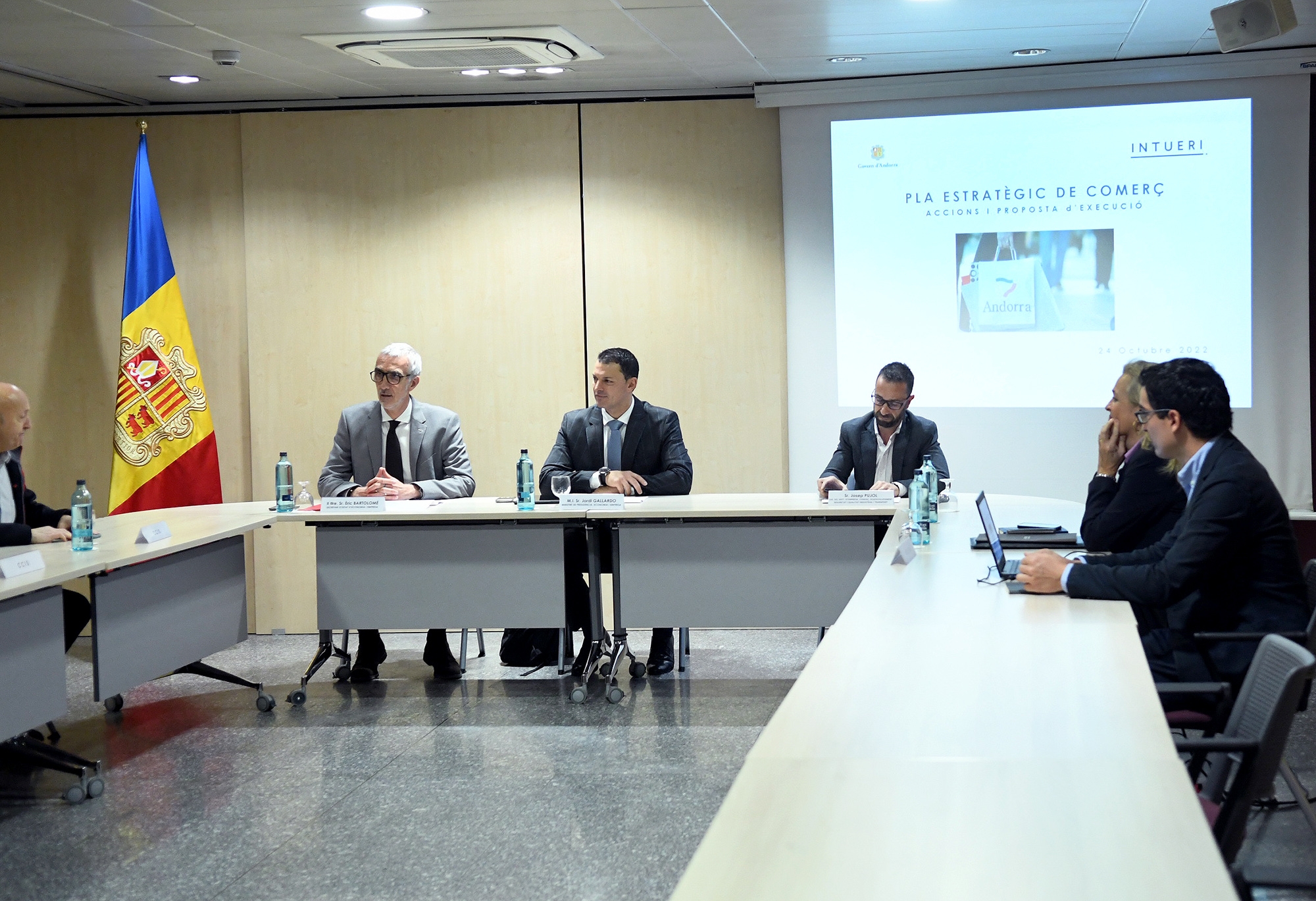 El ministre Jordi Gallardo comparteix les noves accions del Pla estratègic de comerç amb els representants del sector