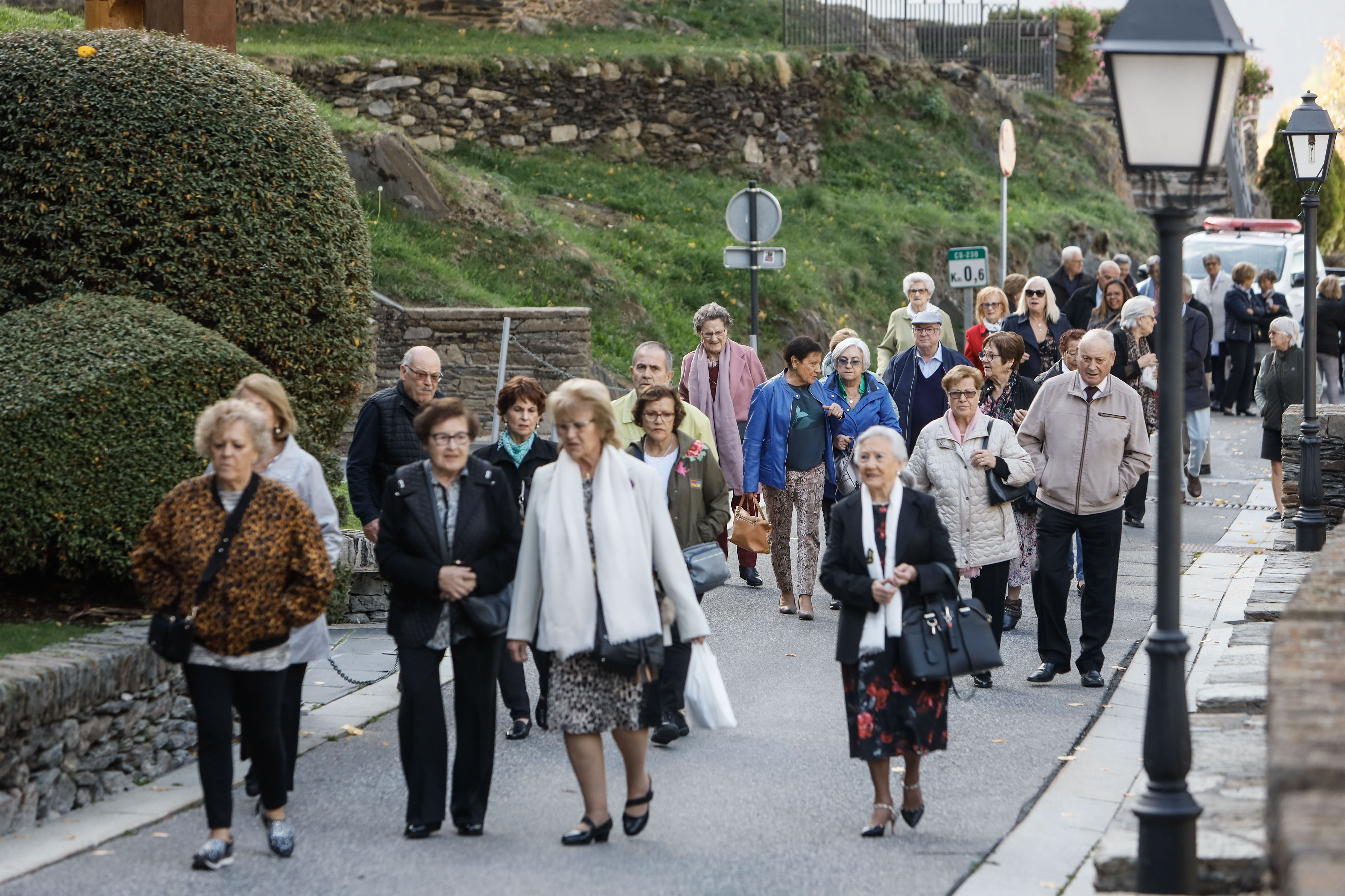Espot exposa el calendari per donar resposta a les diferents demandes de la gent gran durant la Festa Magna