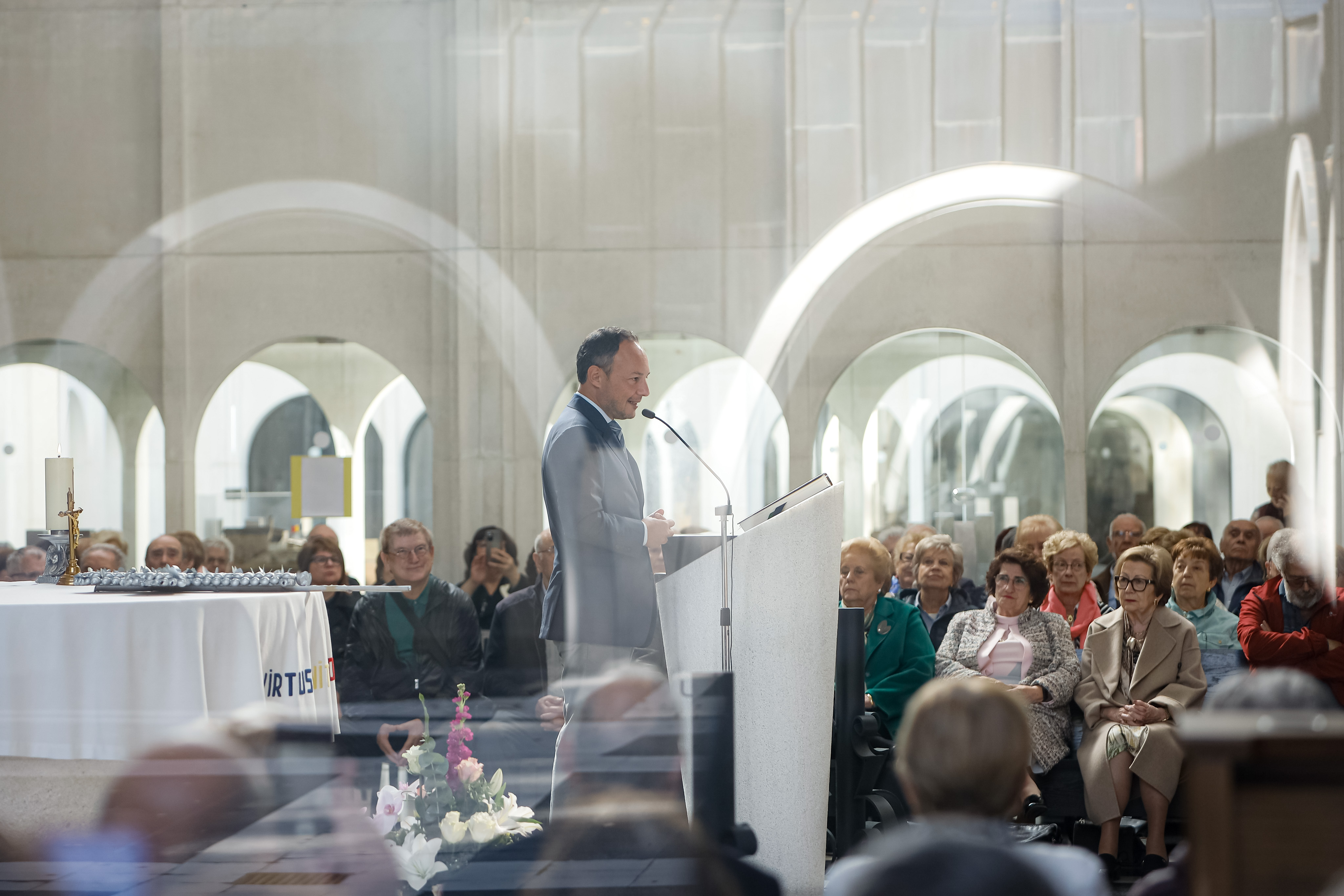 Espot exposa el calendari per donar resposta a les diferents demandes de la gent gran durant la Festa Magna