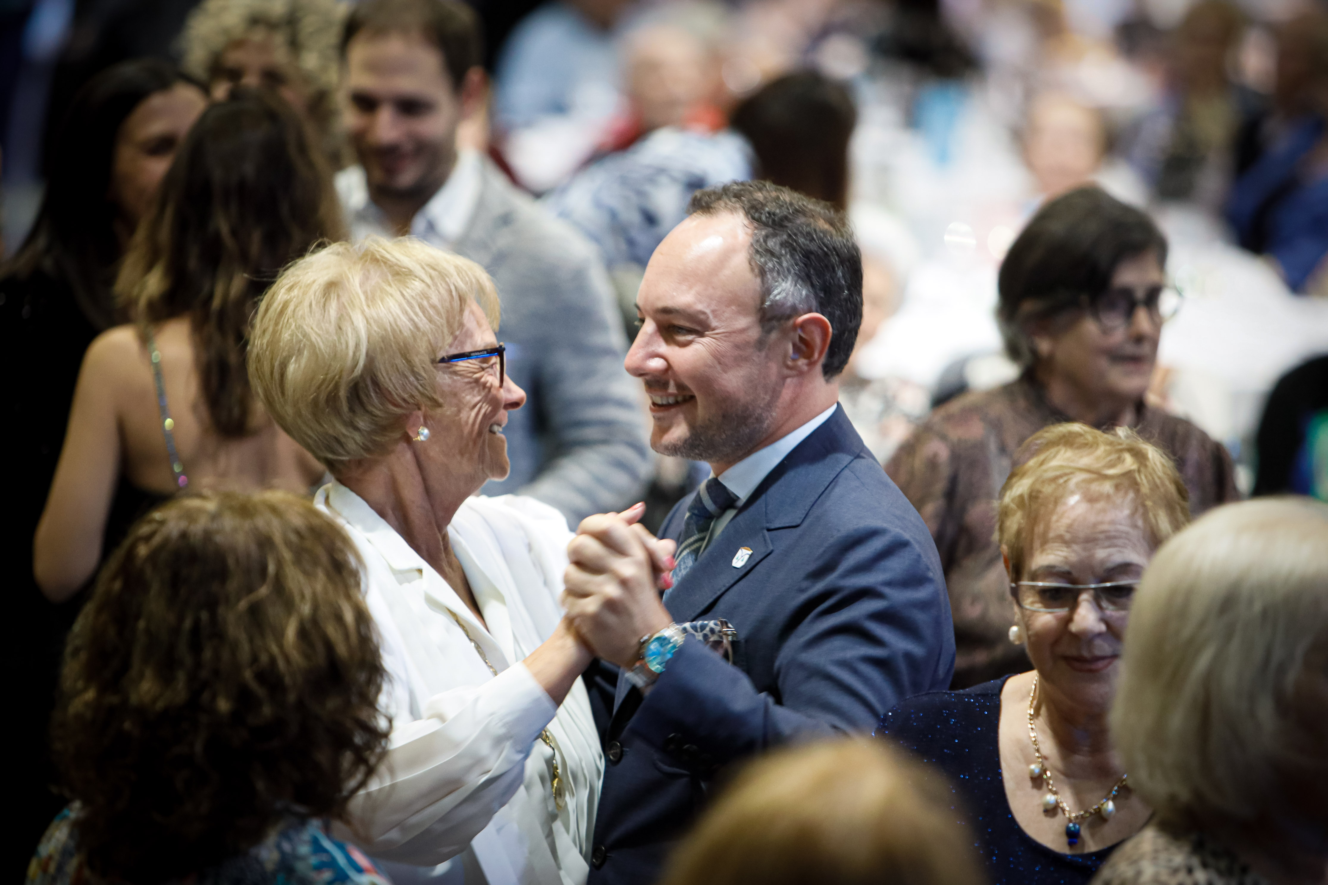 Espot exposa el calendari per donar resposta a les diferents demandes de la gent gran durant la Festa Magna