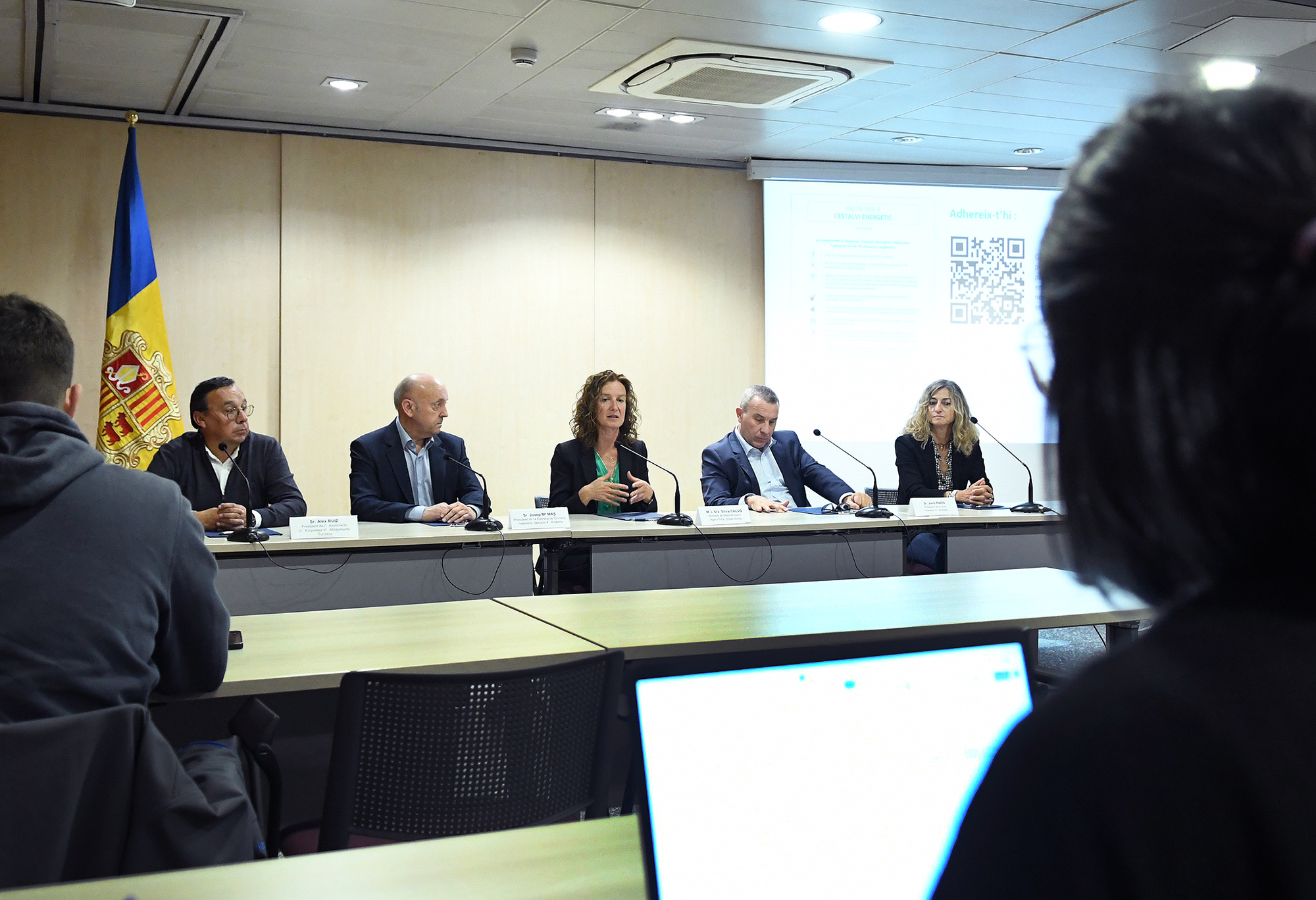 El Govern i el sector empresarial signen un conveni de col·laboració per establir mesures d’estalvi energètic