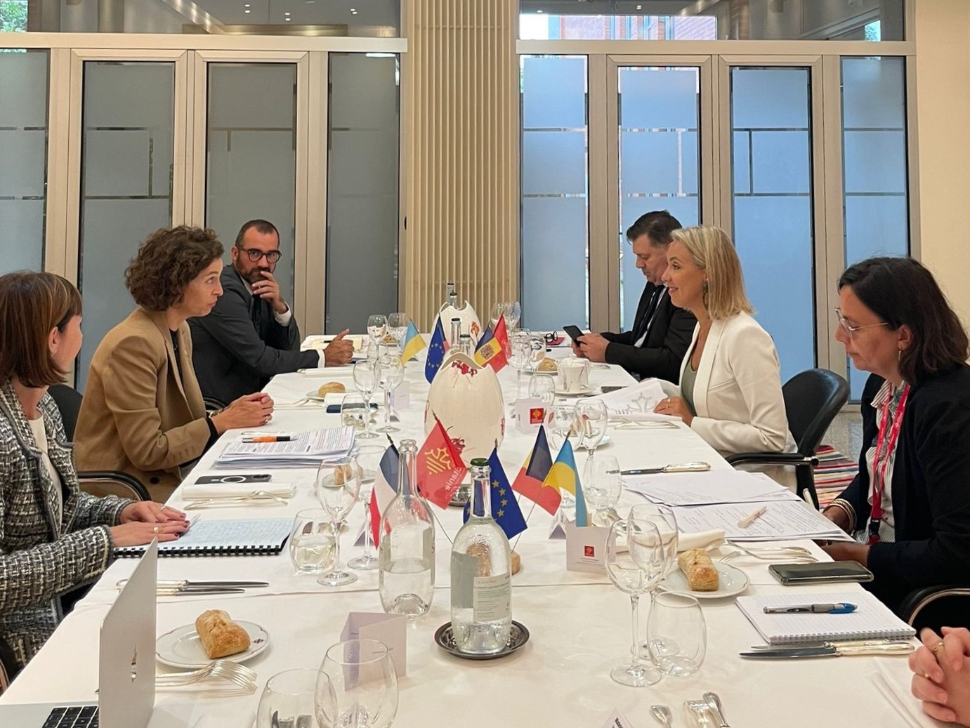 Ubach es reuneix amb la vicepresidenta de la Regió d’Occitània per preparar el nou grup de treball sobre acció econòmica