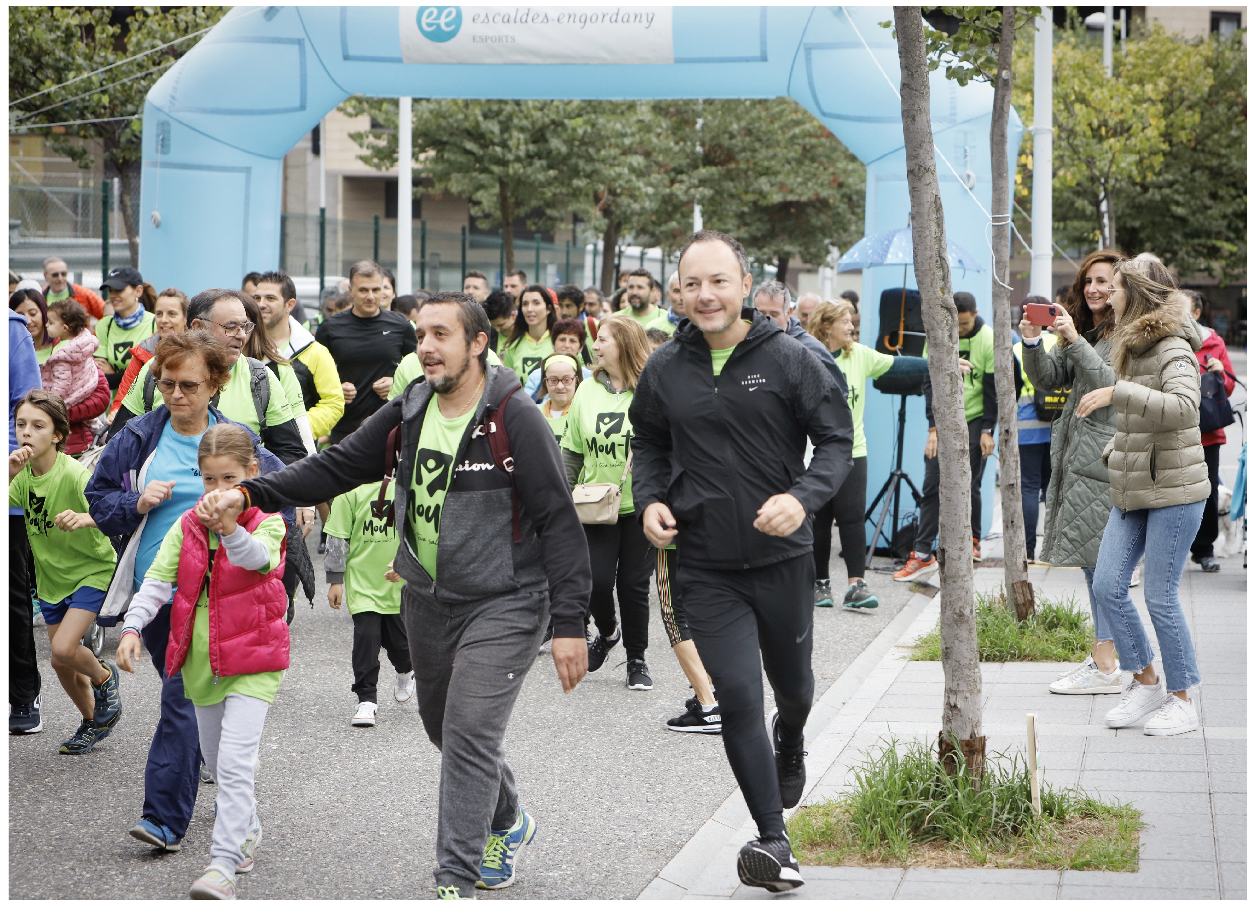 Més de 2.700 persones participen en les marxes simultànies arreu de les parròquies per impulsar l’activitat física i saludable
