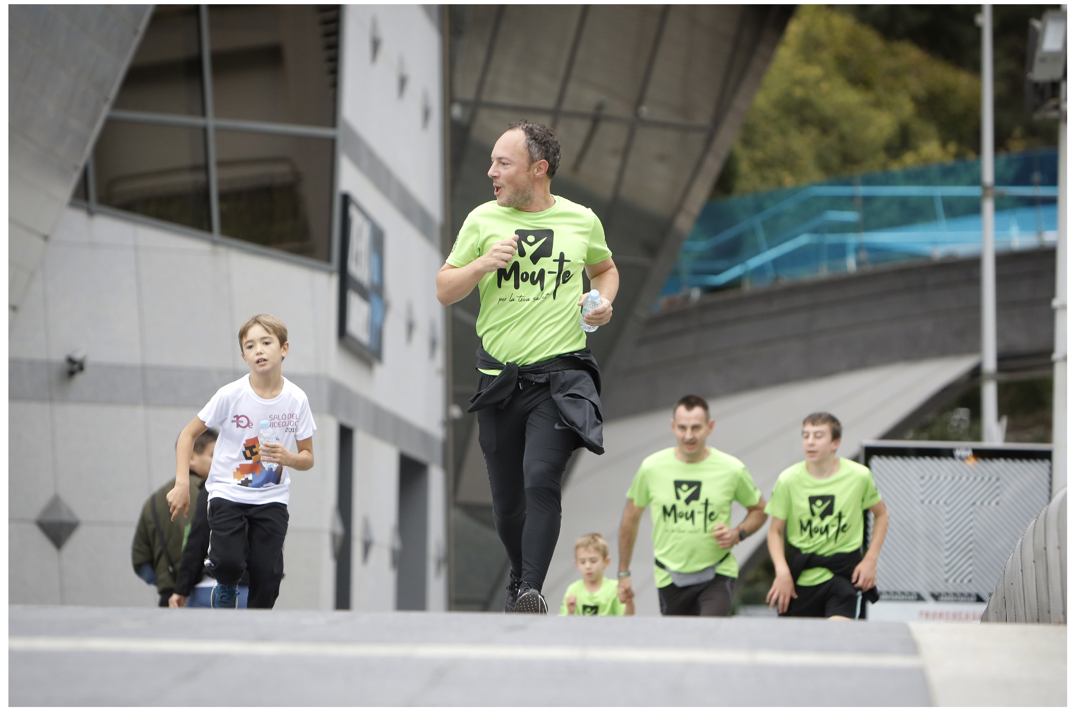 Més de 2.700 persones participen en les marxes simultànies arreu de les parròquies per impulsar l’activitat física i saludable