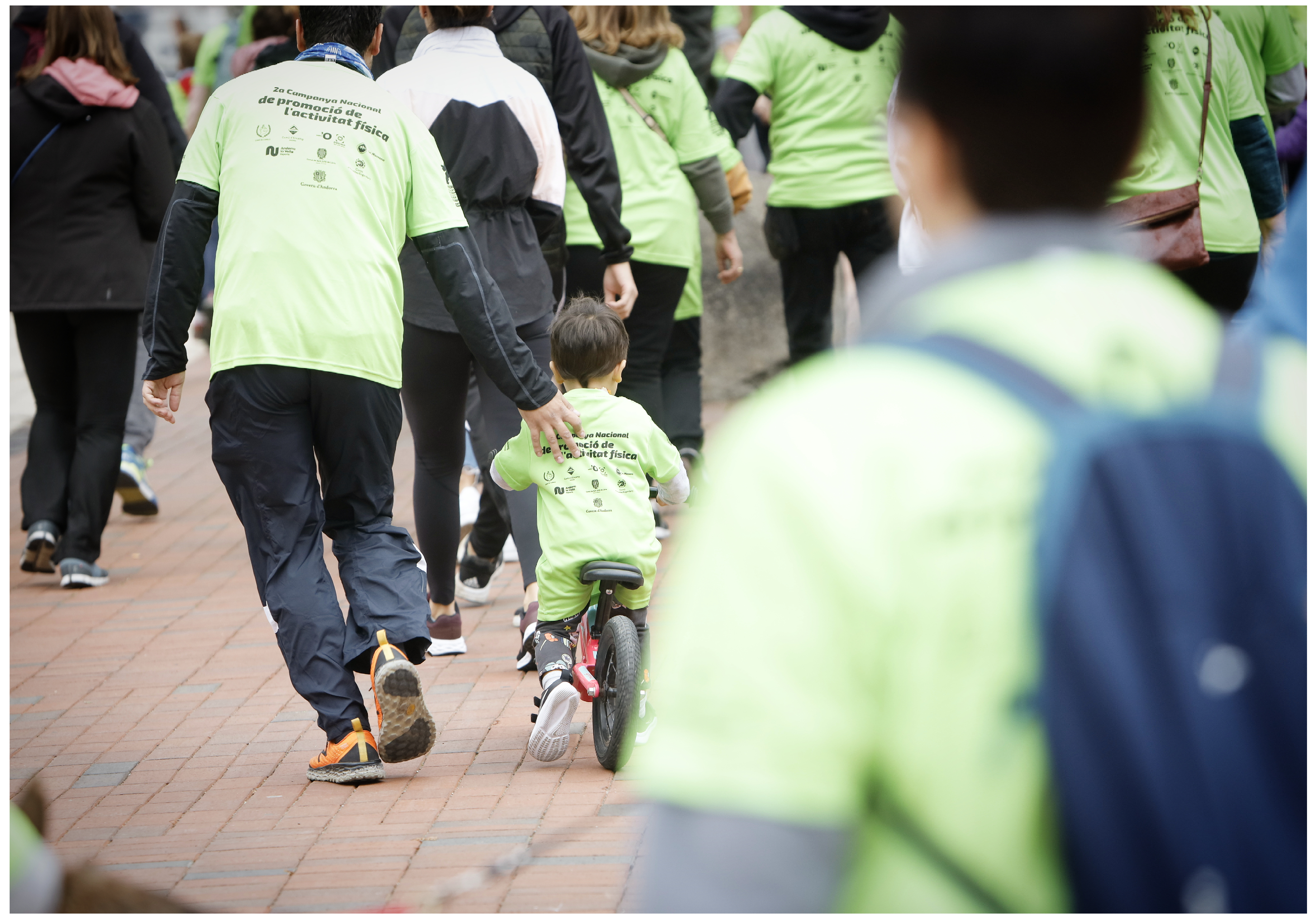 Més de 2.700 persones participen en les marxes simultànies arreu de les parròquies per impulsar l’activitat física i saludable
