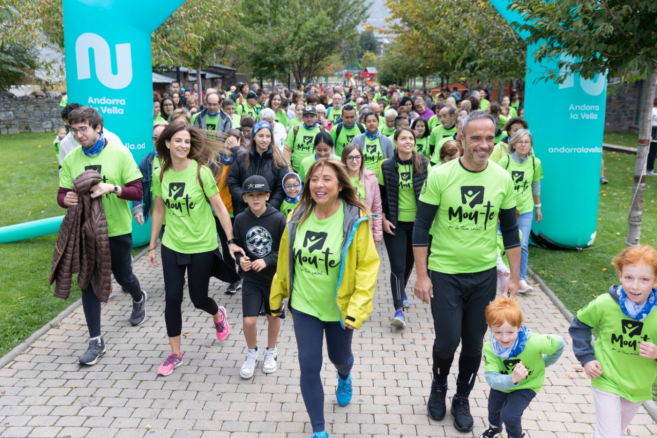 Més de 2.700 persones participen en les marxes simultànies arreu de les parròquies per impulsar l’activitat física i saludable