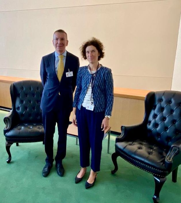 Ubach manté reunions bilaterals amb Letònia i Xile