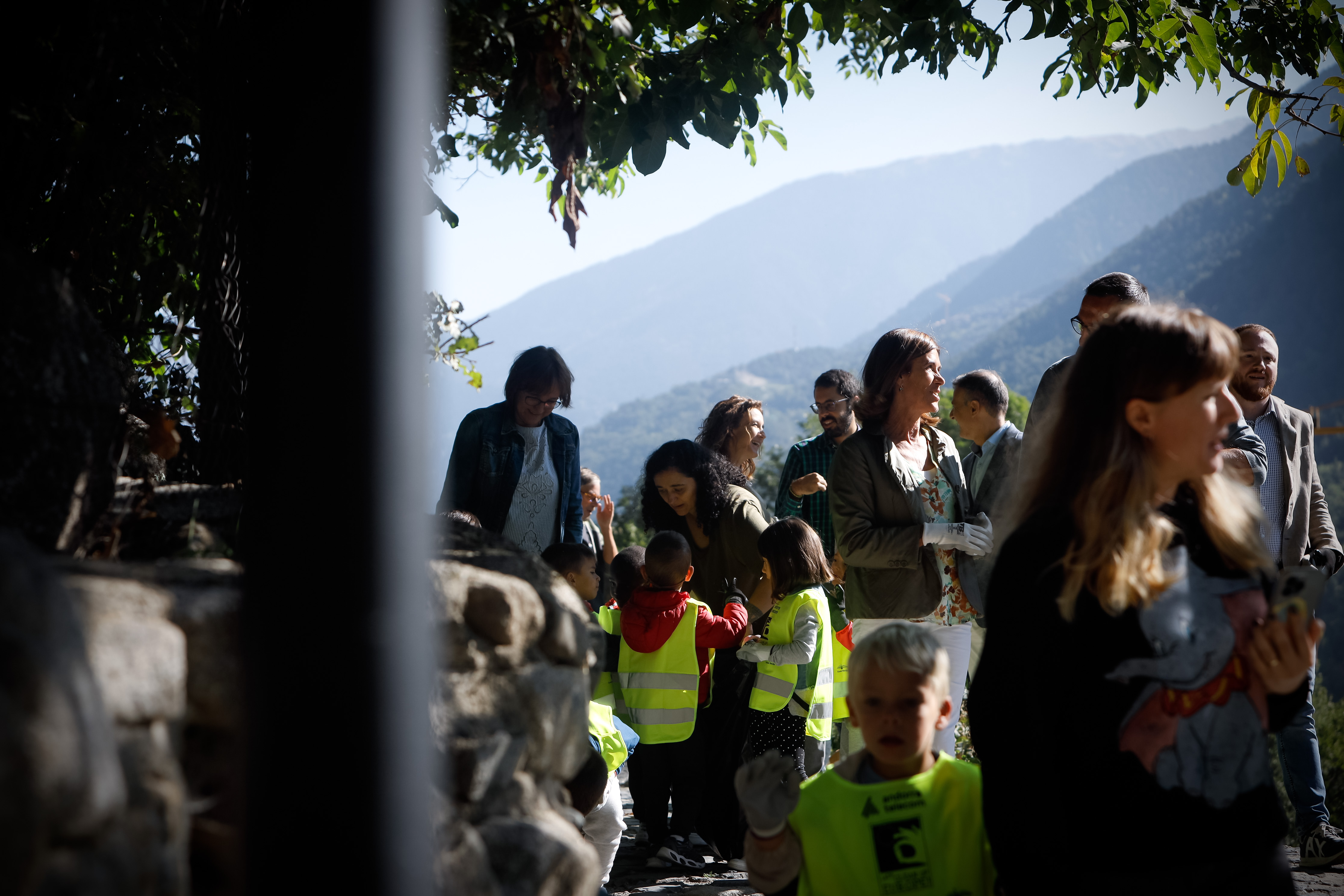 Calvó i Vilarrubla presenten l’Estratègia d’Educació Ambiental per impulsar patis més verds i camins d’anada a l’escola segurs i educatius