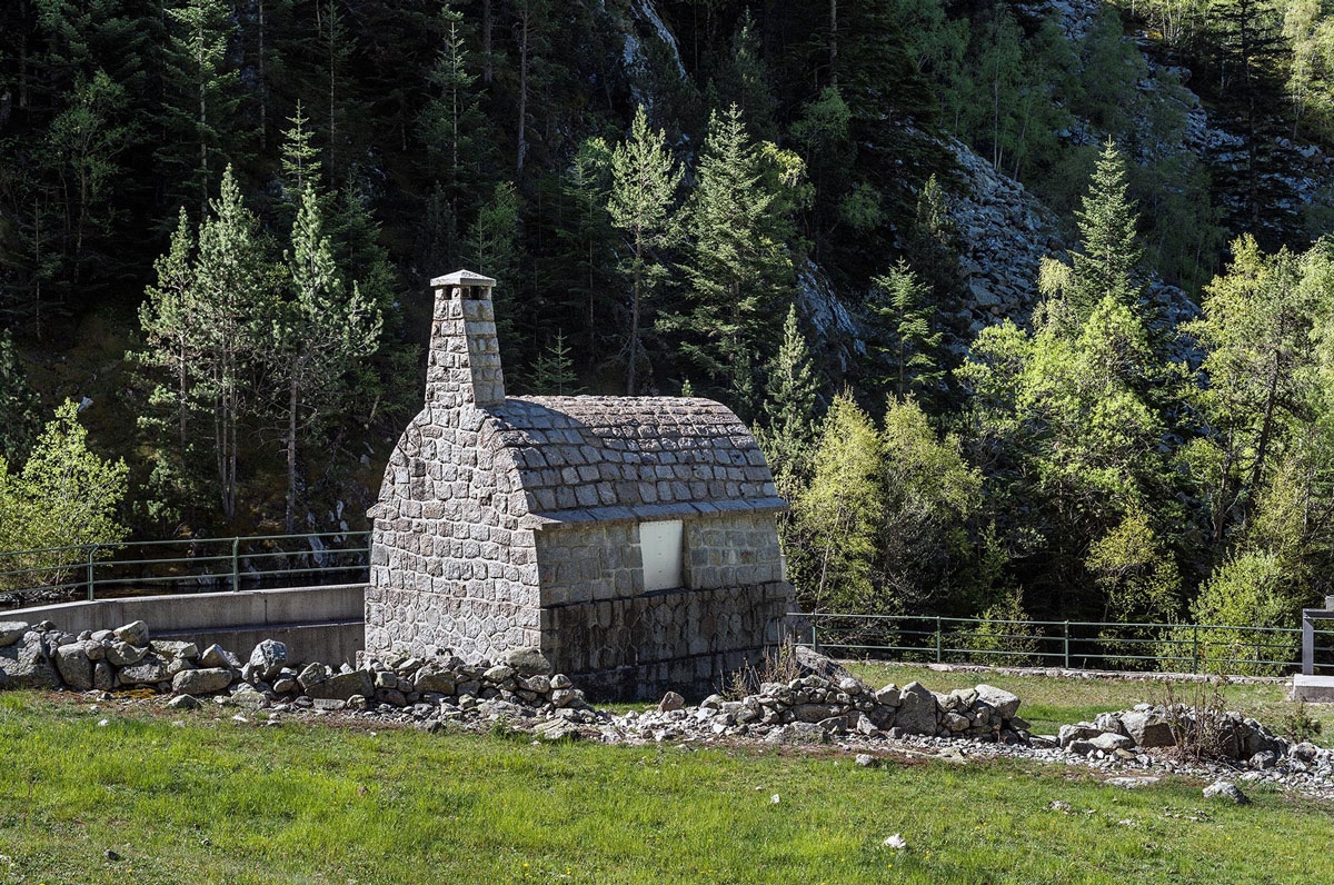 Excursió singular per conèixer la història de les primeres infraestructures energètiques a la Vall del Madriu-Perafita-Claror