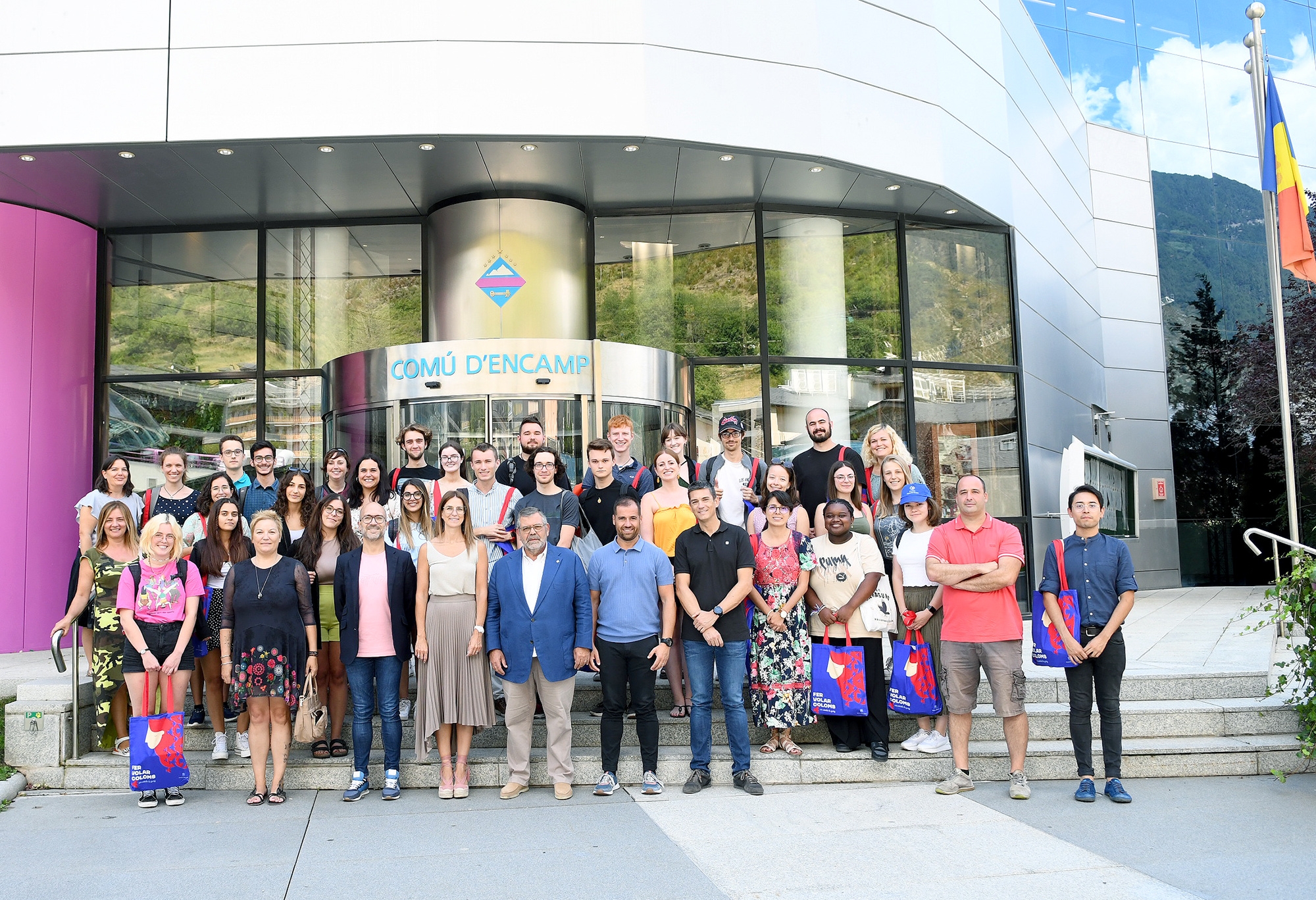 Riva i Rascagnères acullen els participants del XXI Campus Universitari de la llengua catalana a Encamp