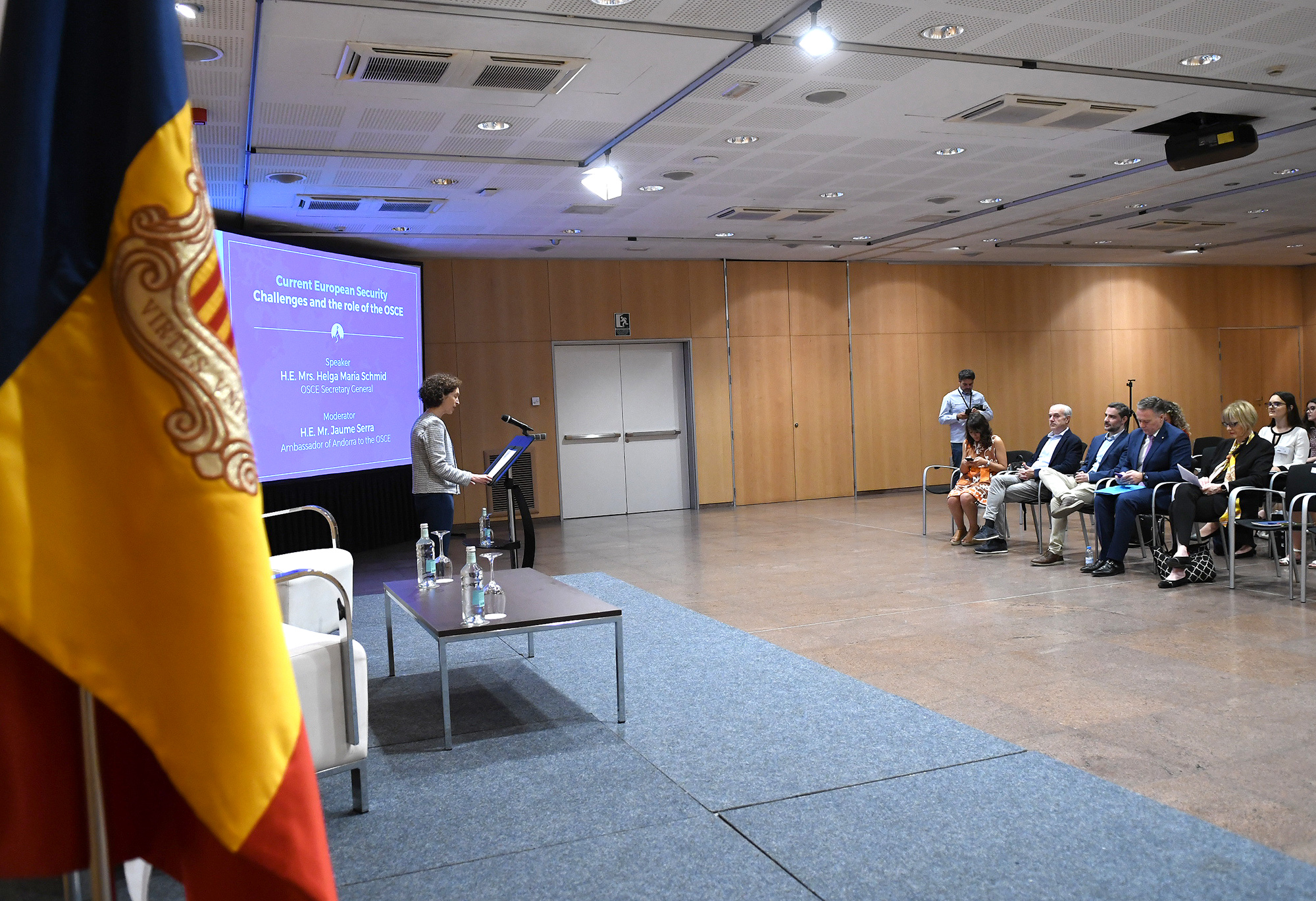 Ubach i Schmid destaquen la necessitat del multilateralisme per afrontar la resolució de conflictes a Europa