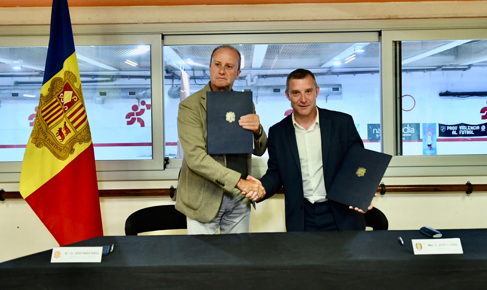 Interior i Sant Julià de Lòria signen un conveni per utilitzar el Centre Esportiu com a alberg provisional en casos d’emergència