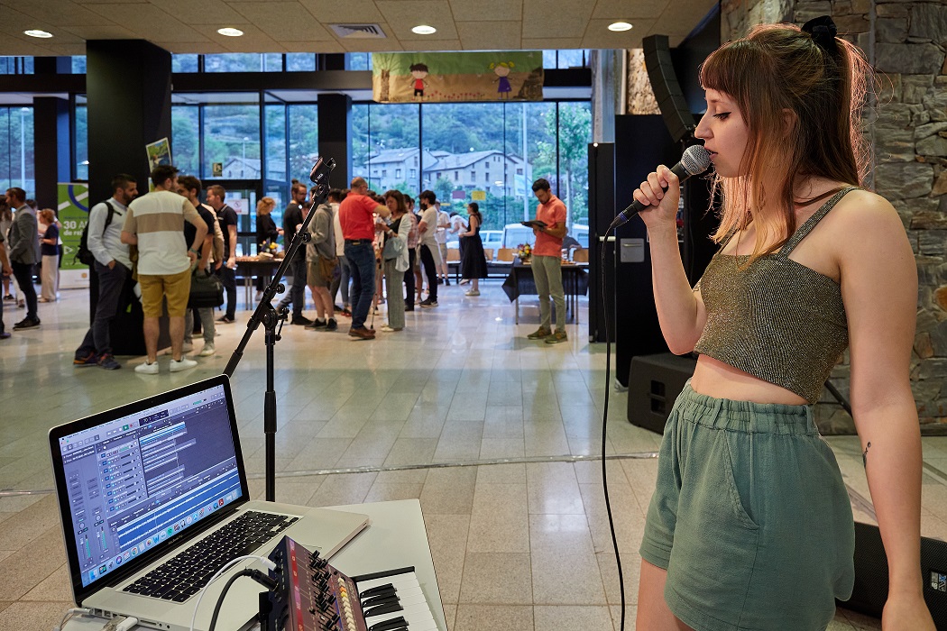 Espot i Riba conversen amb el joves en relació a les oportunitats que els pot brindar un futur Acord d’associació amb la UE