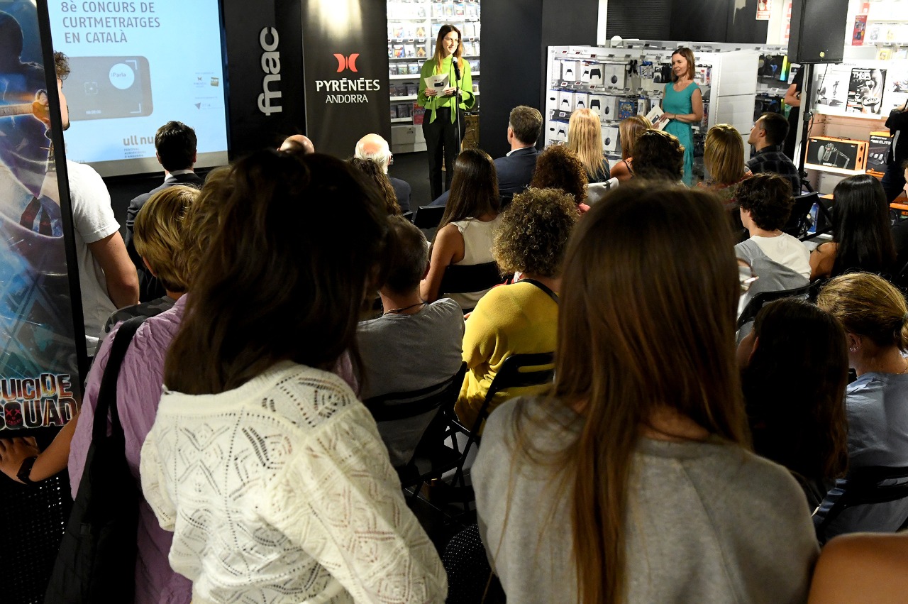 Paula Navarro, Noemí Gil i Maria Bonafé guanyen el Concurs de curtmetratges RECcrea amb ‘És amor?’