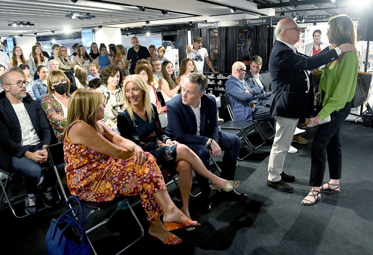 Paula Navarro, Noemí Gil i Maria Bonafé guanyen el Concurs de curtmetratges RECcrea amb ‘És amor?’