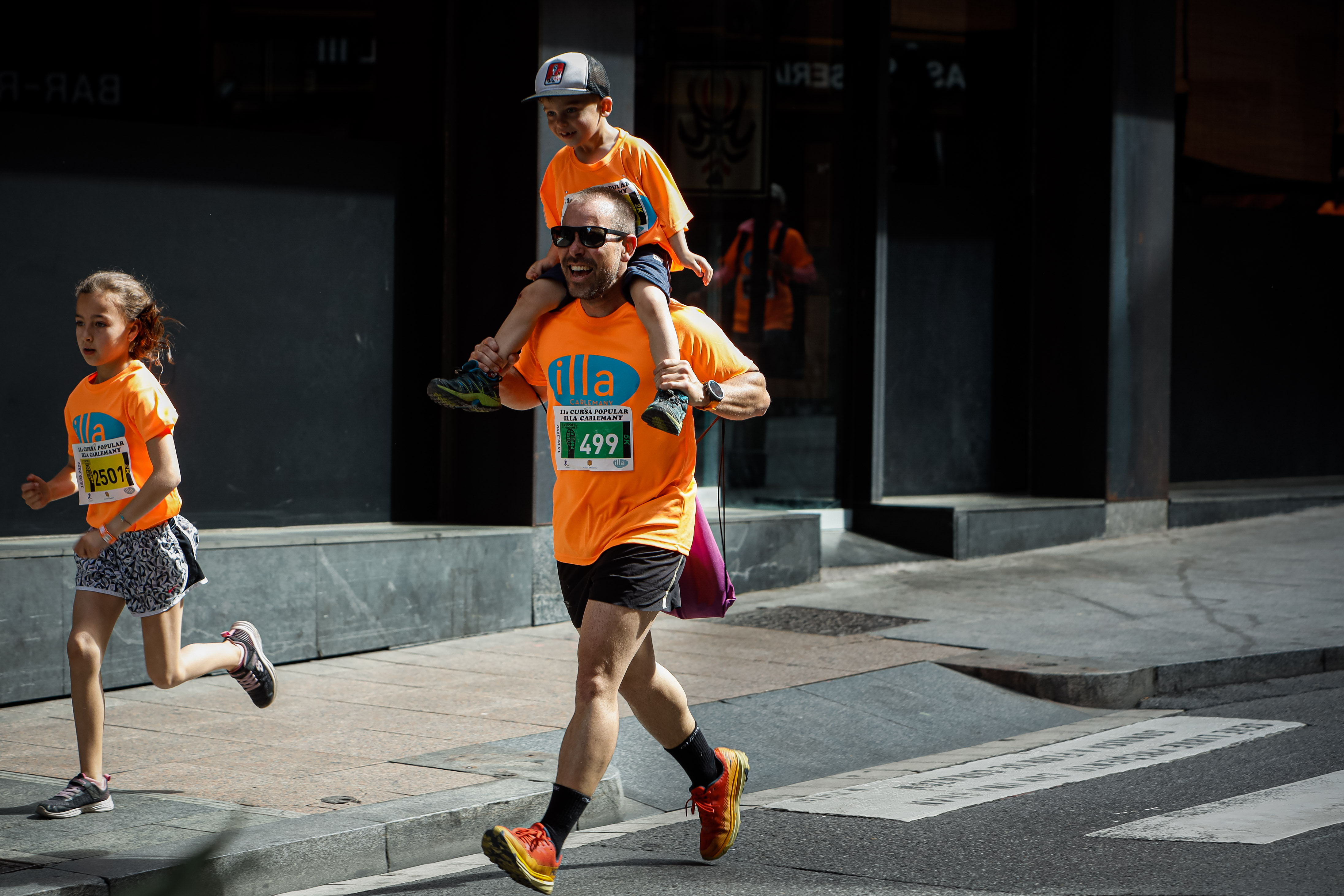 La 11a edició de la Cursa Popular Illa Carlemany aplega més de 3.000 persones