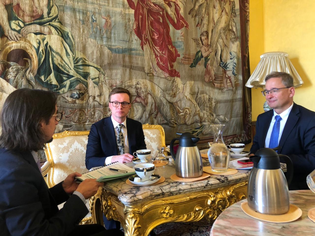 Maria Ubach i Landry Riba visiten la República Txeca per explicar el treball d’Andorra per assolir l’Acord d’associació amb la UE