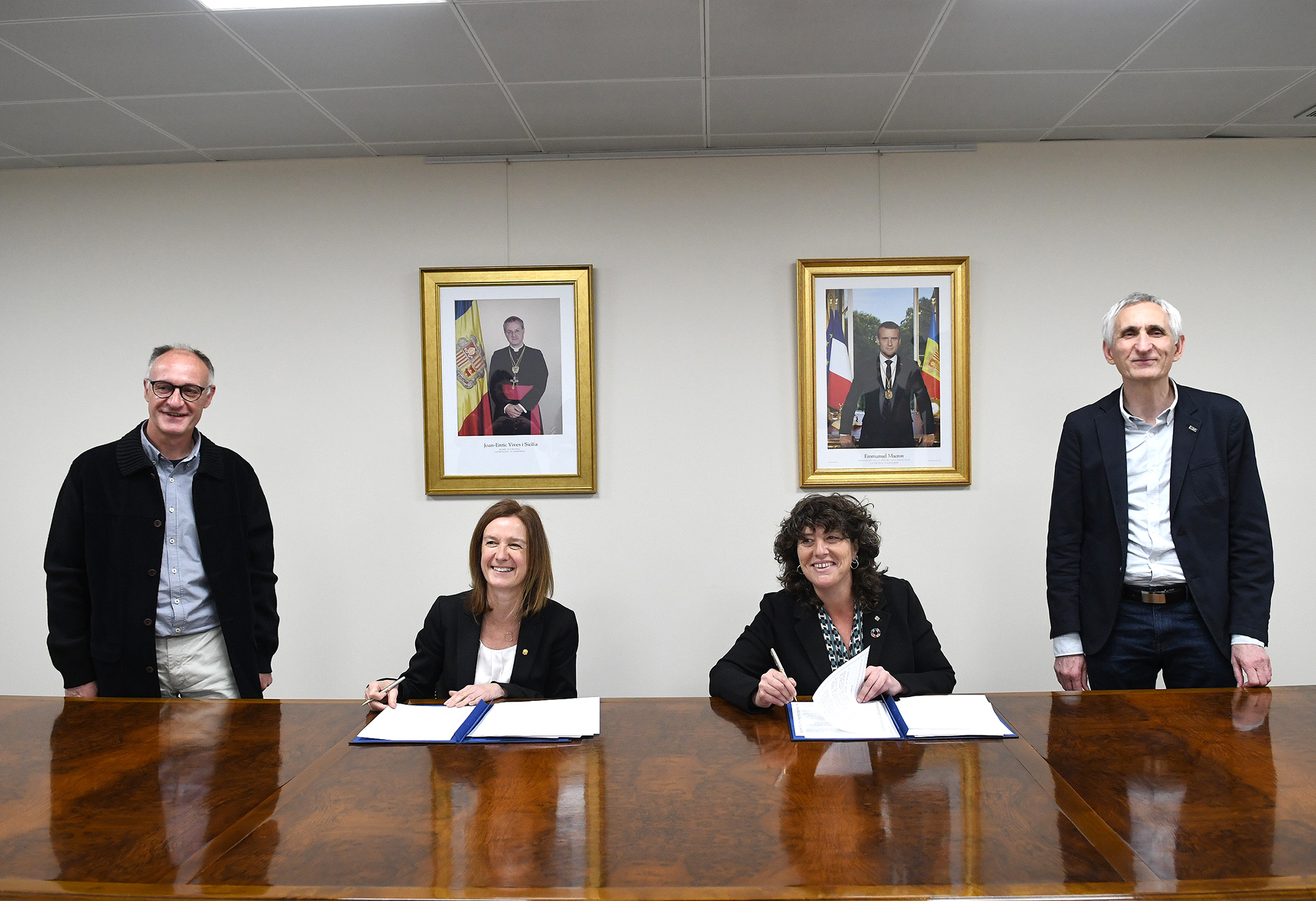 La ministra Silvia Calvó es reuneix amb la consellera de la Generalitat Teresa Jordà