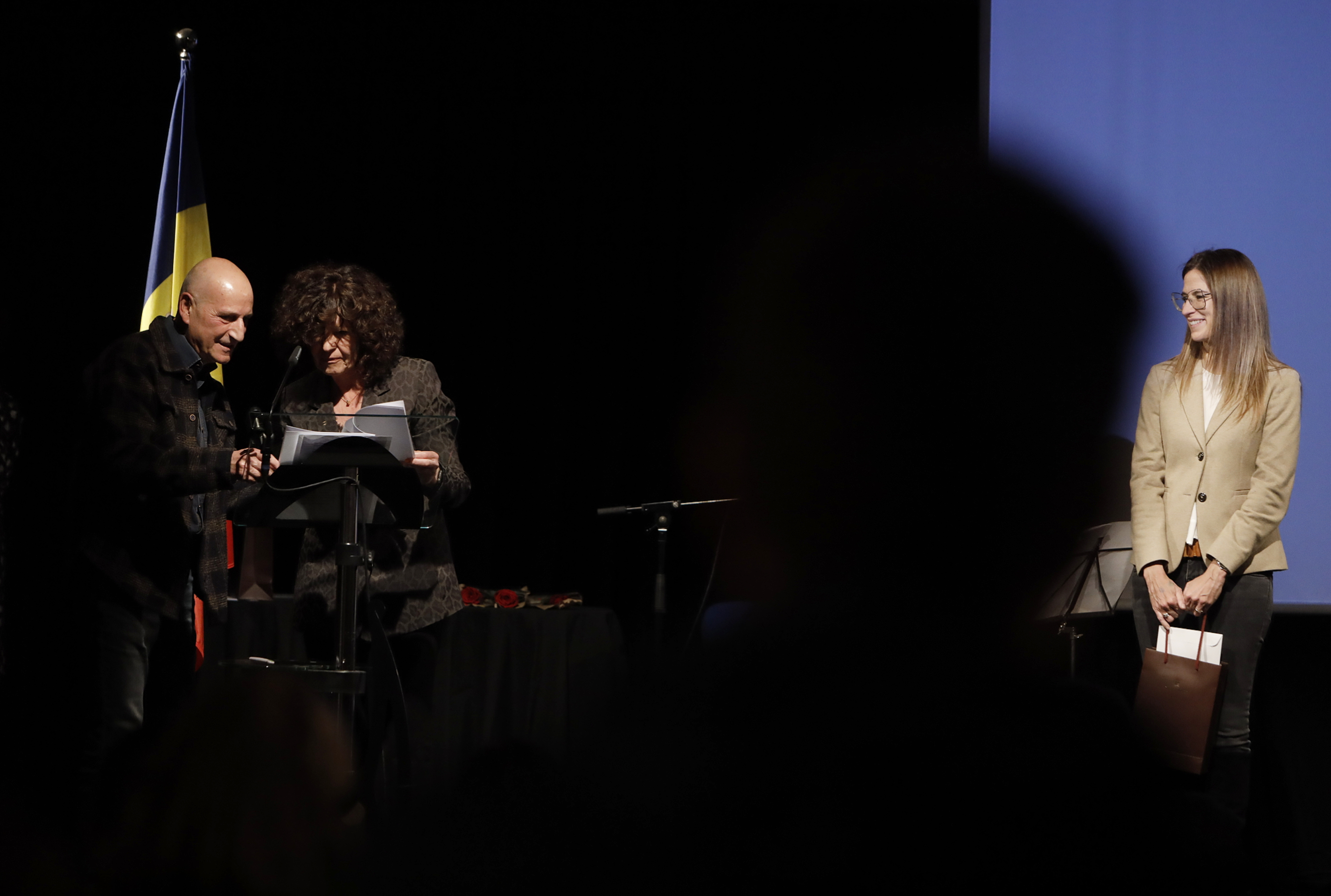 El 25è Concurs de poesia Miquel Martí i Pol premia ‘Pedra, paper, tisora’ en la categoria Recull i ‘La versió més íntima de nosaltres’ en la categoria Poema