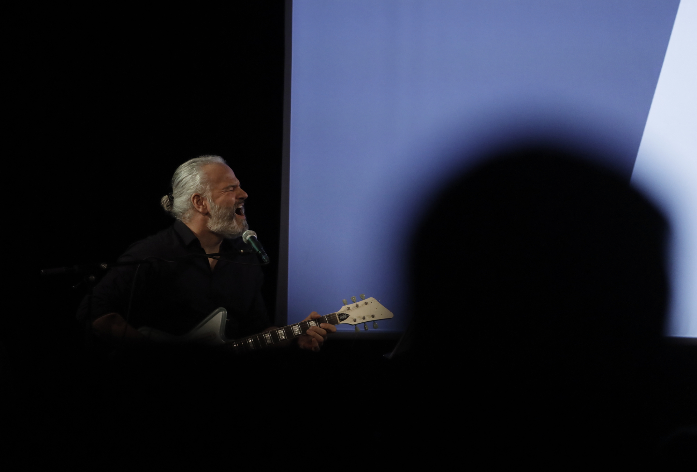 El 25è Concurs de poesia Miquel Martí i Pol premia ‘Pedra, paper, tisora’ en la categoria Recull i ‘La versió més íntima de nosaltres’ en la categoria Poema